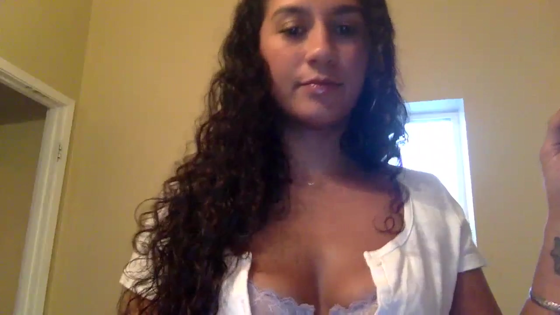 Gallery image thumbnail from Juniper_'s myfreecams stream on, 01/16/2024, 21:46 image 11 of 20