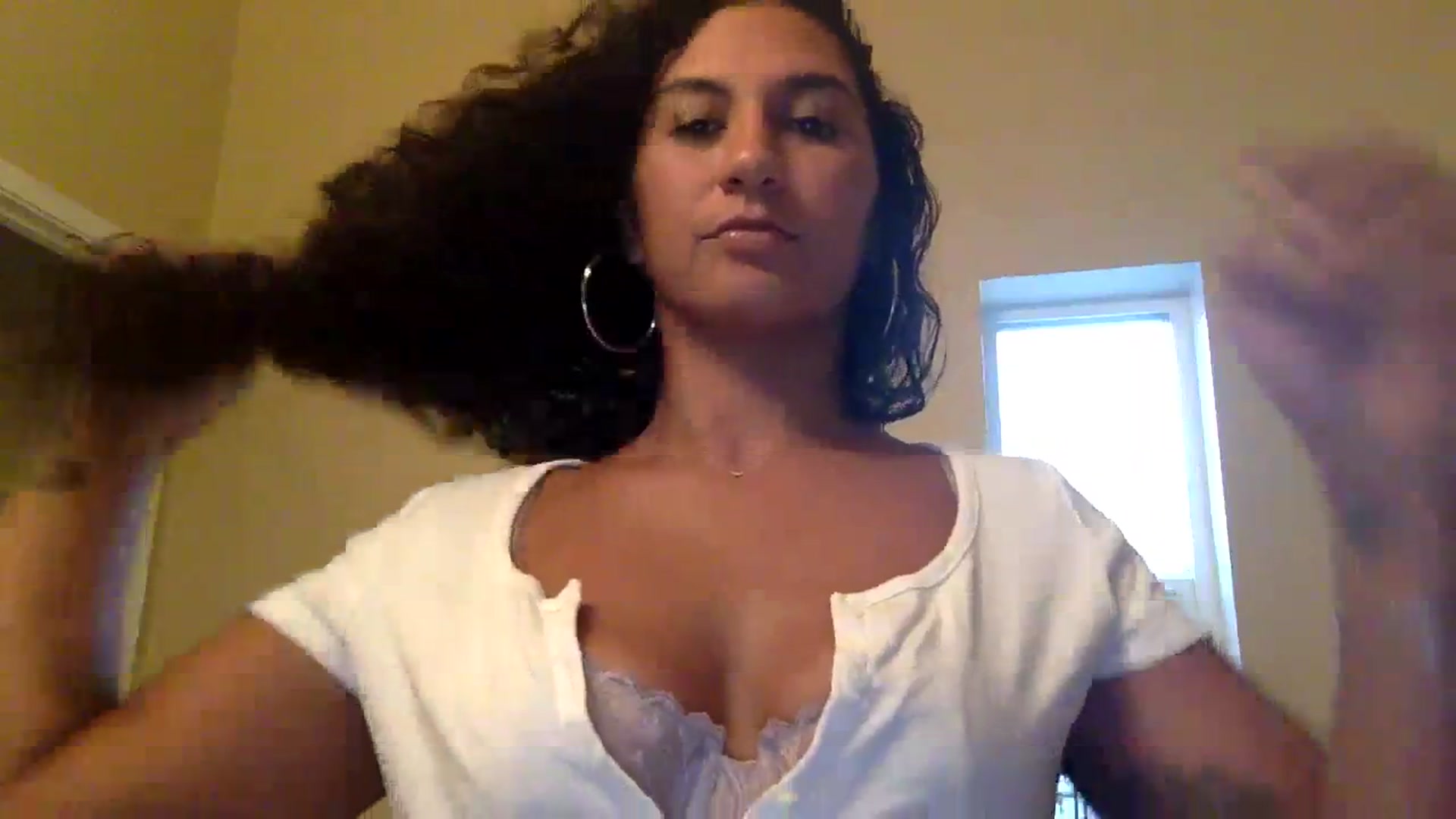 Gallery image thumbnail from Juniper_'s myfreecams stream on, 01/16/2024, 21:46 image 8 of 20