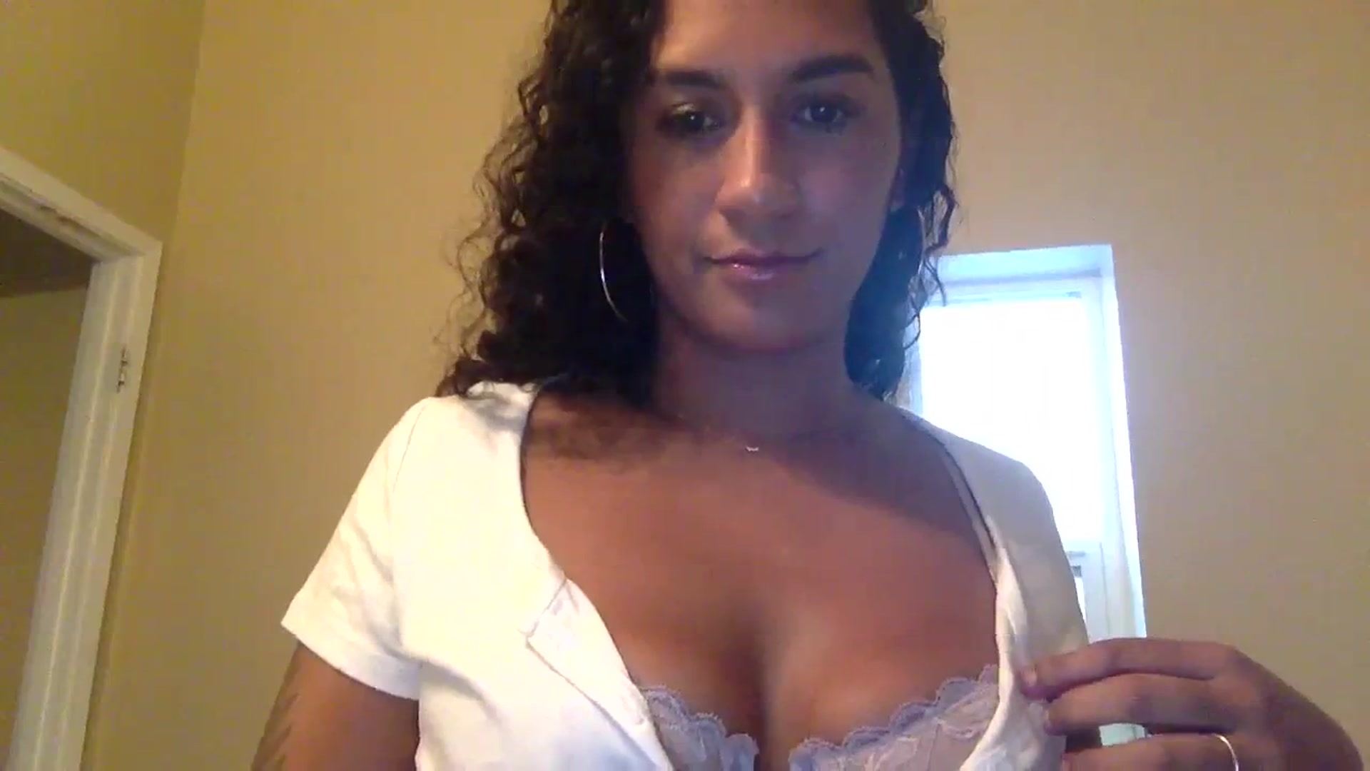 Gallery image thumbnail from Juniper_'s myfreecams stream on, 01/16/2024, 21:46 image 15 of 20