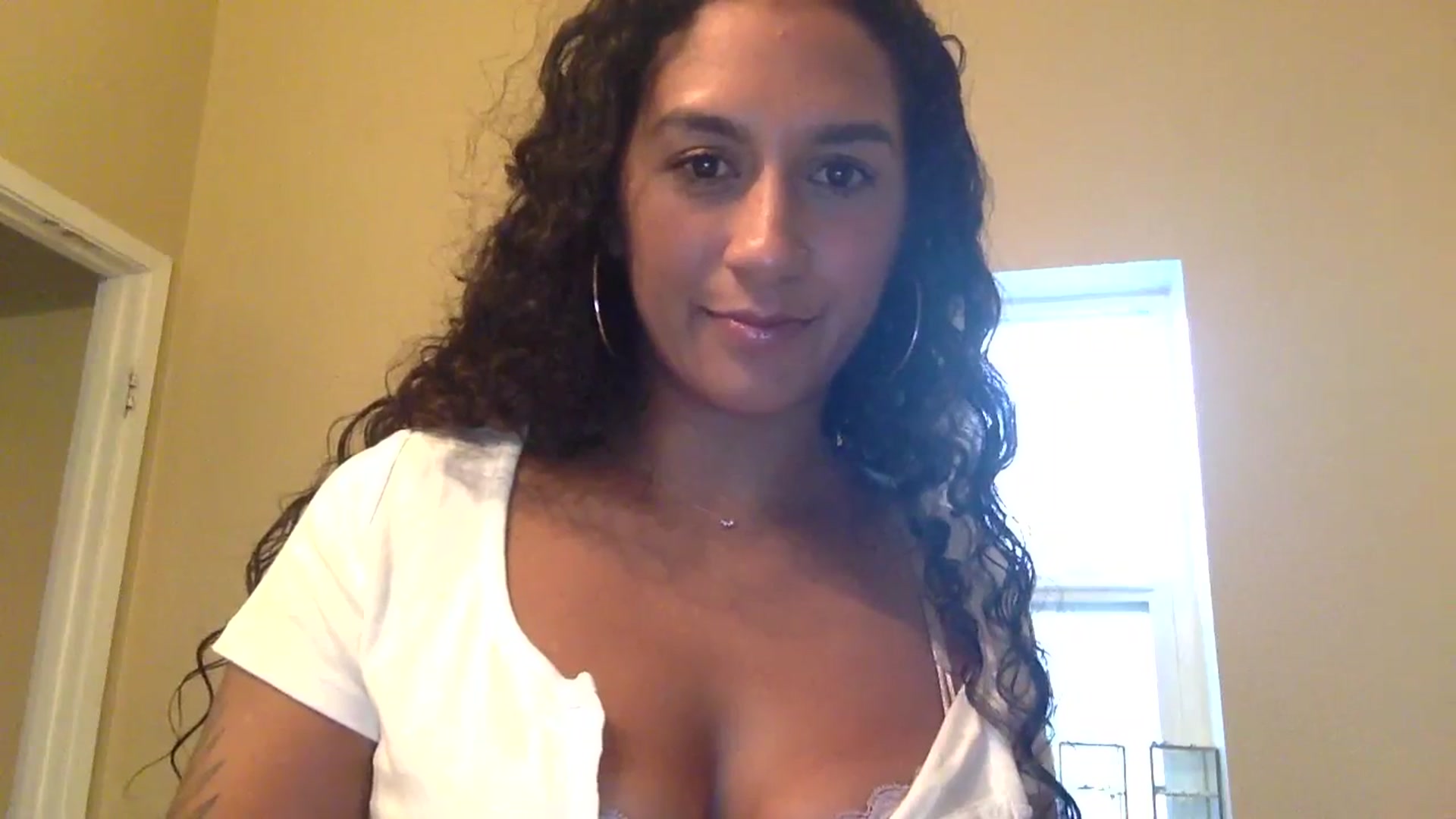 Gallery image thumbnail from Juniper_'s myfreecams stream on, 01/16/2024, 21:46 image 19 of 20