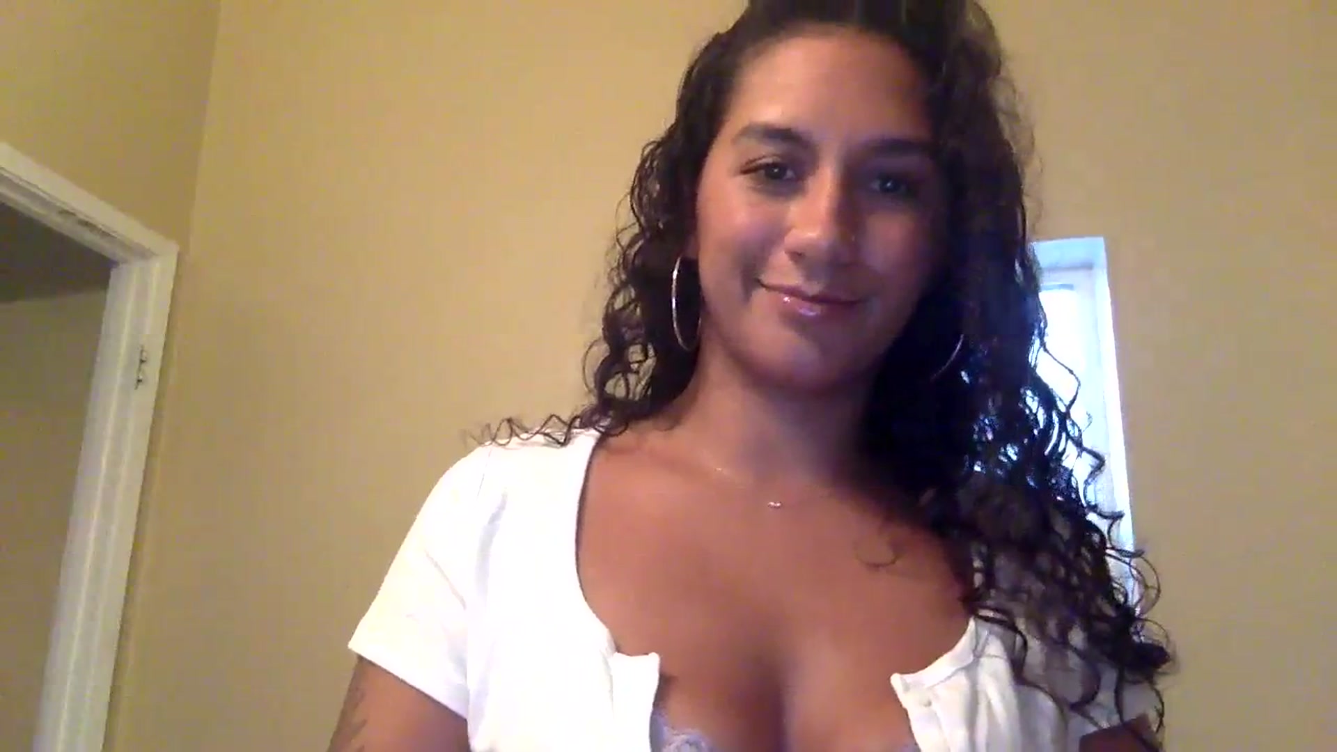 Gallery image thumbnail from Juniper_'s myfreecams stream on, 01/16/2024, 21:46 image 9 of 20