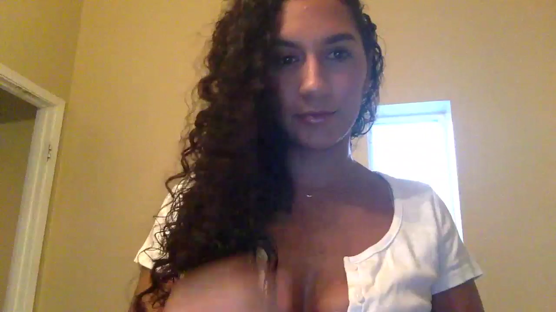 Gallery image thumbnail from Juniper_'s myfreecams stream on, 01/16/2024, 21:46 image 14 of 20