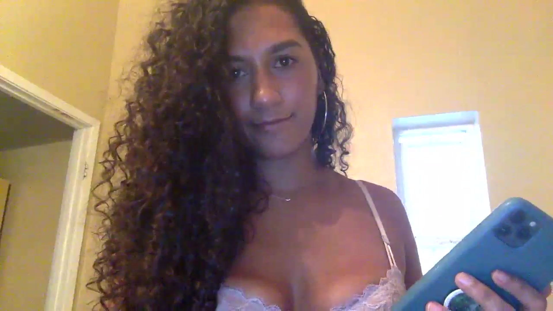 Gallery image thumbnail from Juniper_'s myfreecams stream on, 01/16/2024, 22:59 image 11 of 20