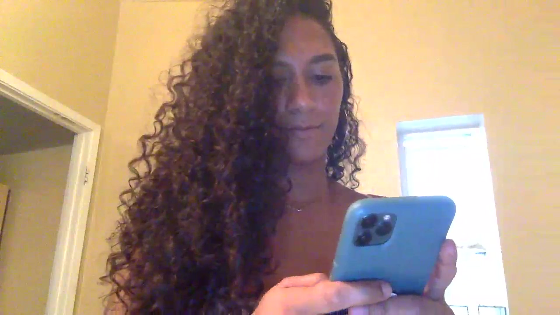 Gallery image thumbnail from Juniper_'s myfreecams stream on, 01/16/2024, 22:59 image 12 of 20