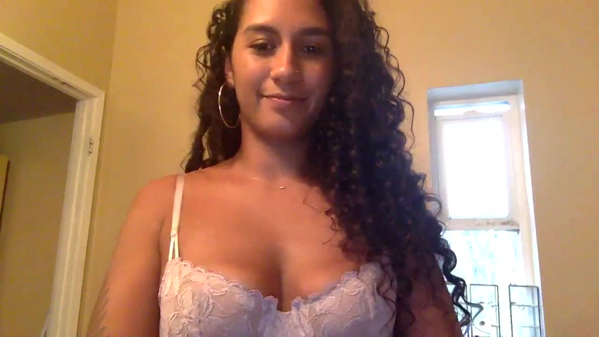 Gallery image thumbnail from Juniper_'s myfreecams stream on, 01/16/2024, 22:59 image 10 of 20