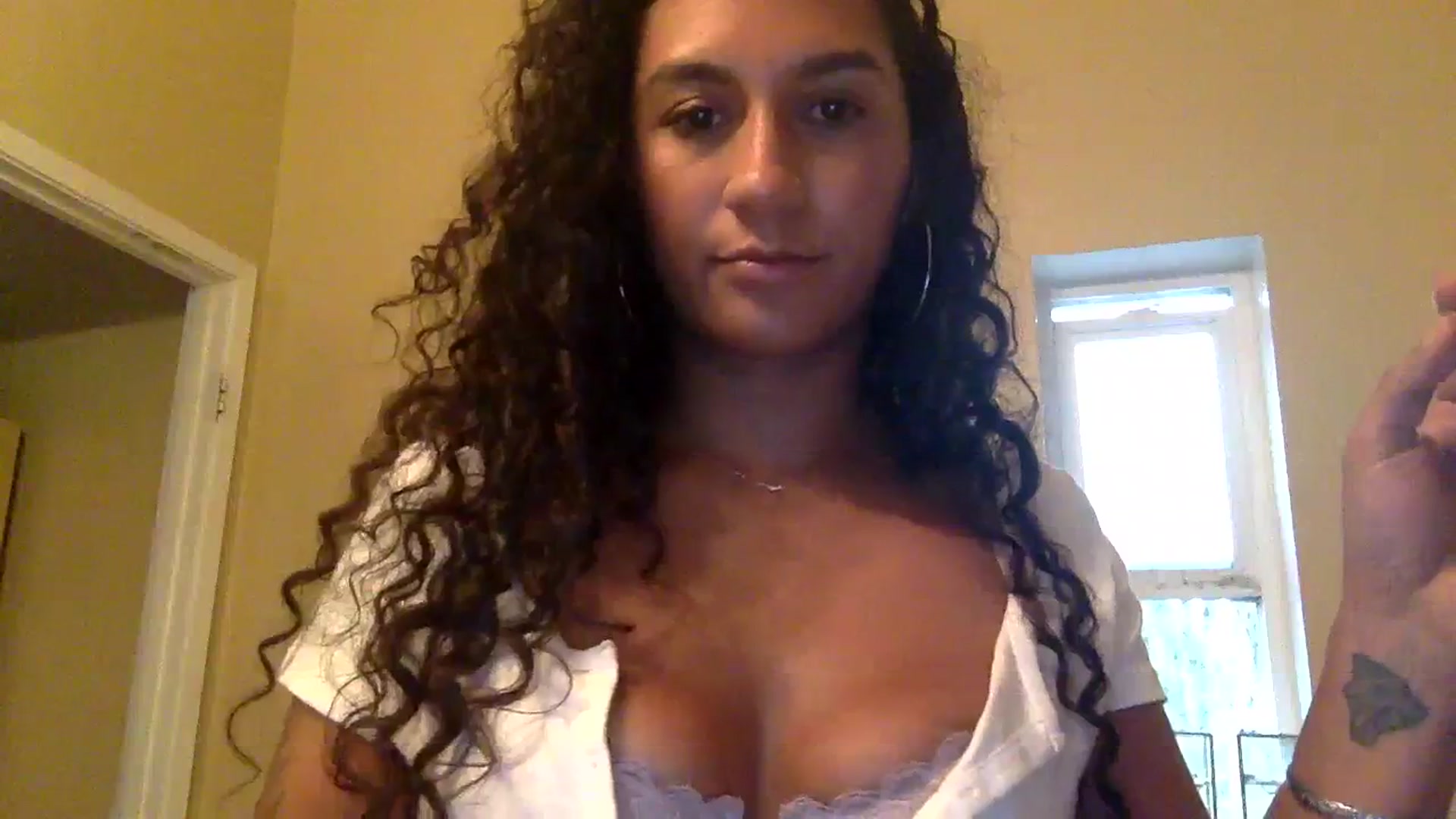 Gallery image thumbnail from Juniper_'s myfreecams stream on, 01/16/2024, 22:59 image 4 of 20