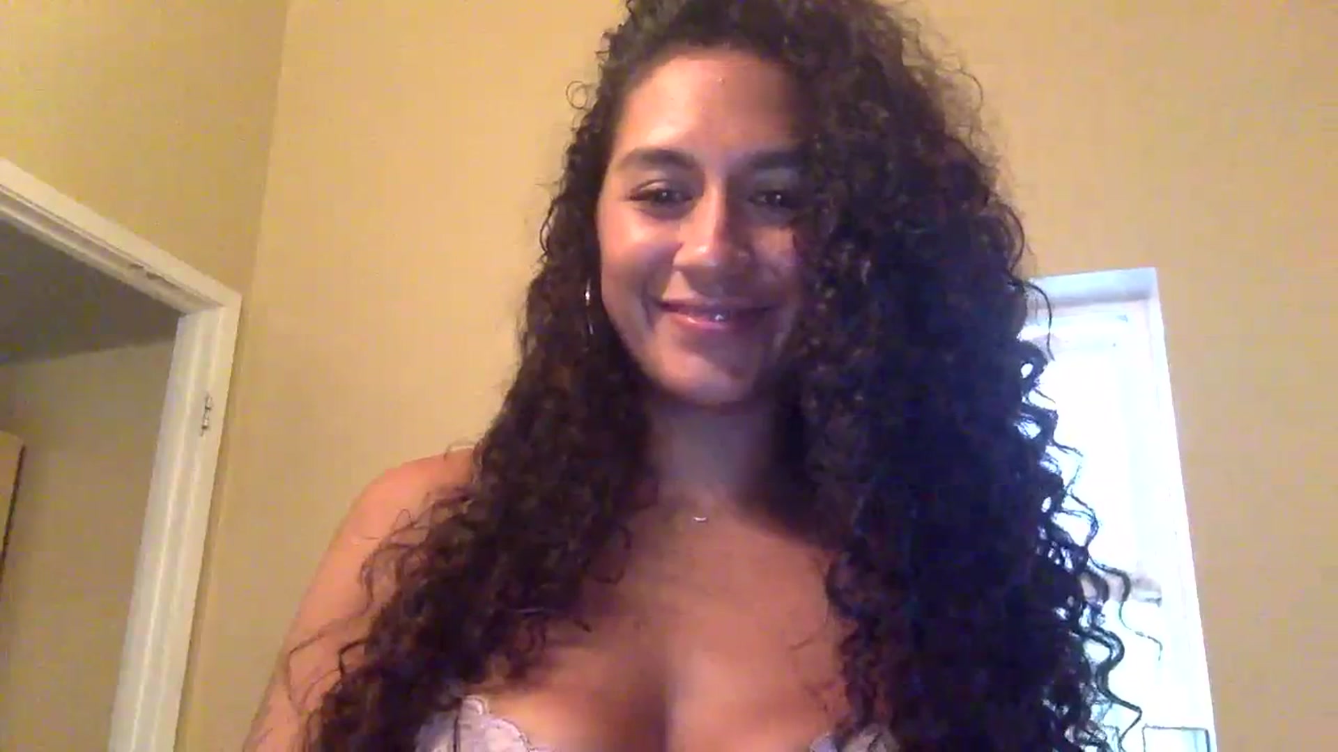 Gallery image thumbnail from Juniper_'s myfreecams stream on, 01/16/2024, 22:59 image 16 of 20