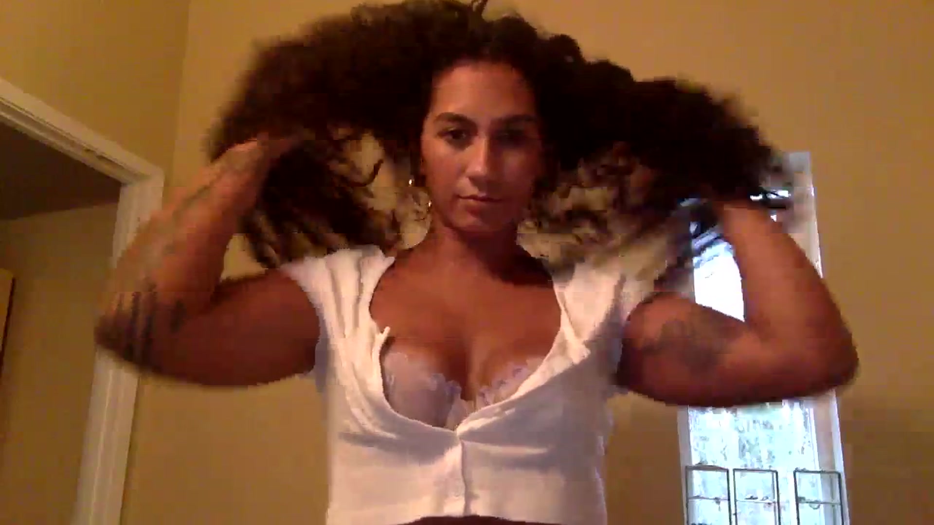 Gallery image thumbnail from Juniper_'s myfreecams stream on, 01/16/2024, 22:59 image 5 of 20