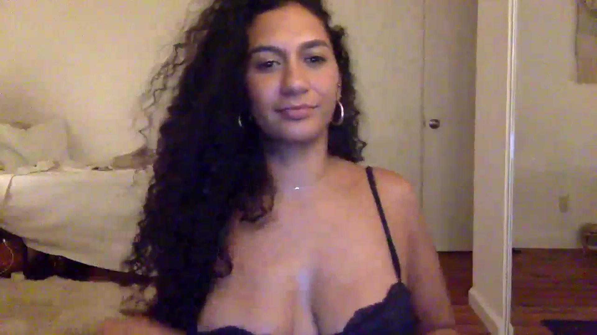 Gallery image thumbnail from Juniper_'s myfreecams stream on, 01/20/2024, 08:08 image 5 of 20