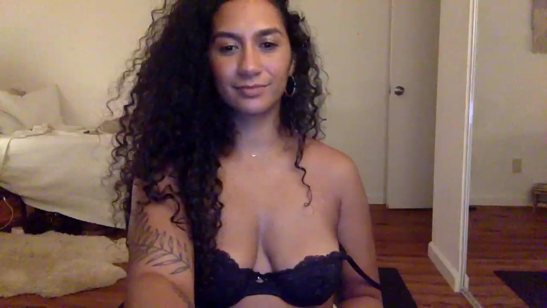 Gallery image thumbnail from Juniper_'s myfreecams stream on, 01/20/2024, 08:08 image 1 of 20