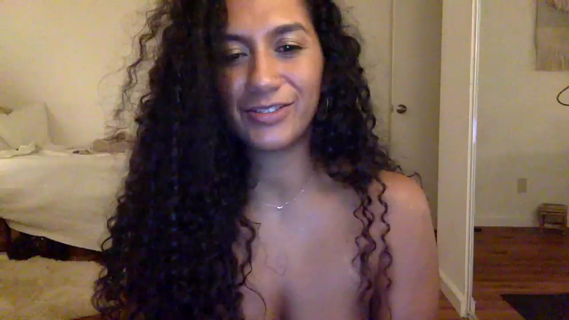 Gallery image thumbnail from Juniper_'s myfreecams stream on, 01/20/2024, 08:08 image 12 of 20