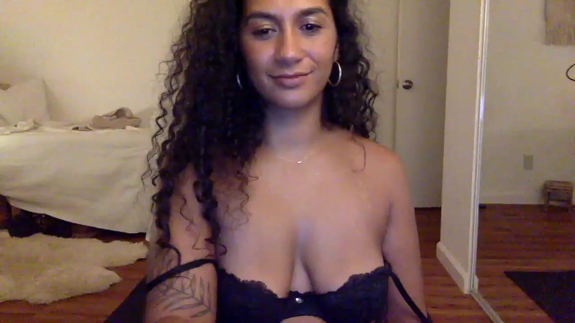 Gallery image thumbnail from Juniper_'s myfreecams stream on, 01/20/2024, 08:08 image 19 of 20
