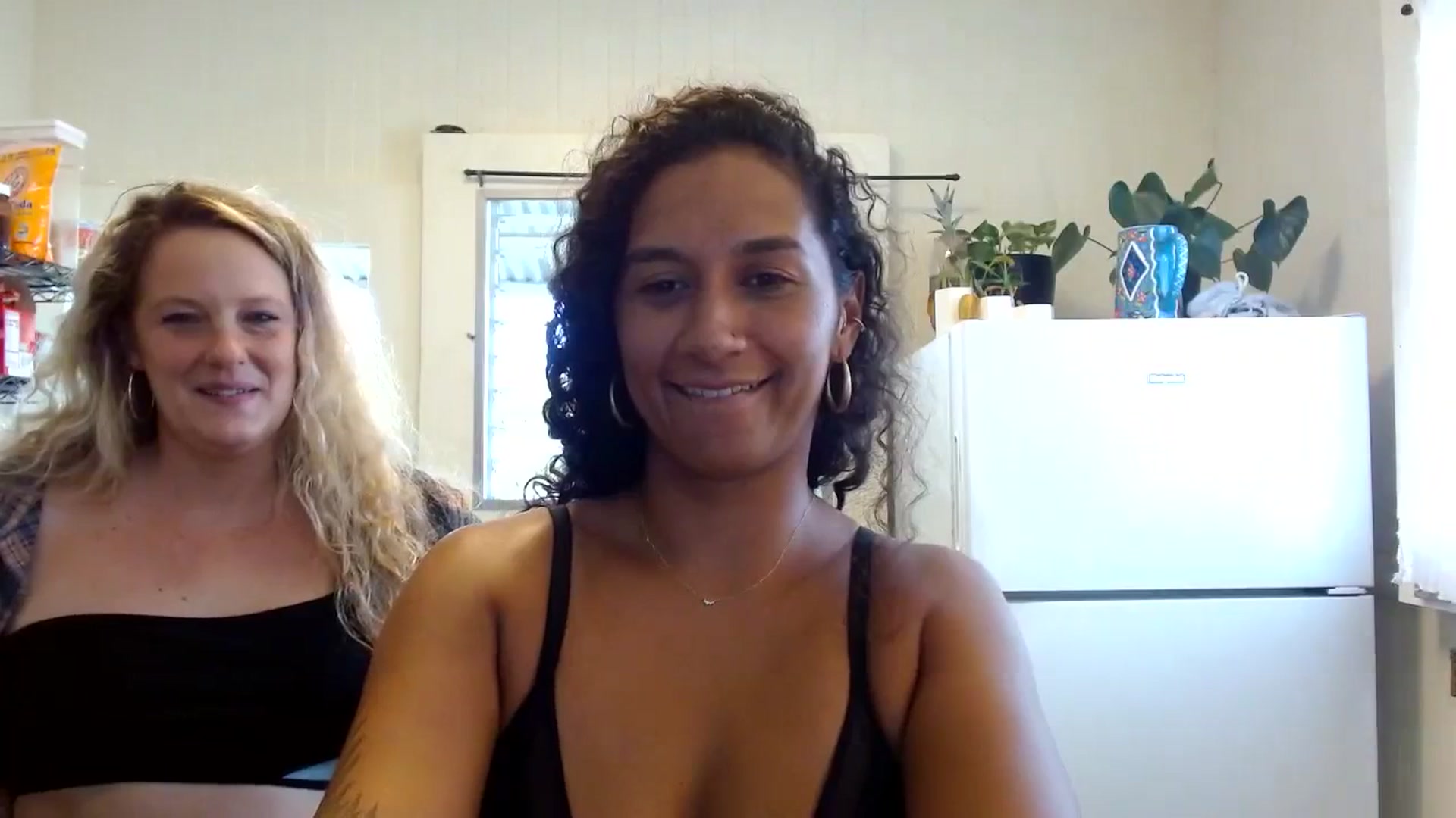 Gallery image thumbnail from Juniper_'s myfreecams stream on, 02/07/2024, 01:43 image 16 of 20