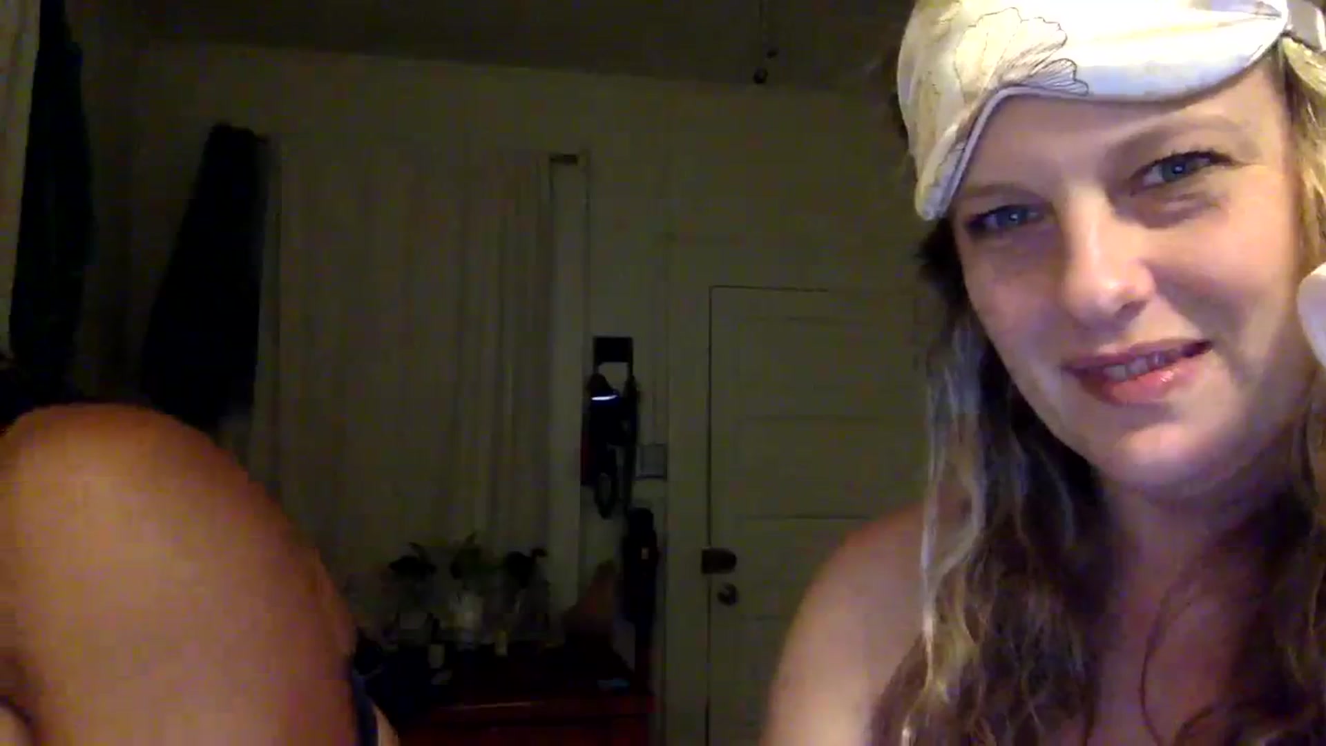 Gallery image thumbnail from Juniper_'s myfreecams stream on, 02/13/2024, 08:15 image 16 of 20