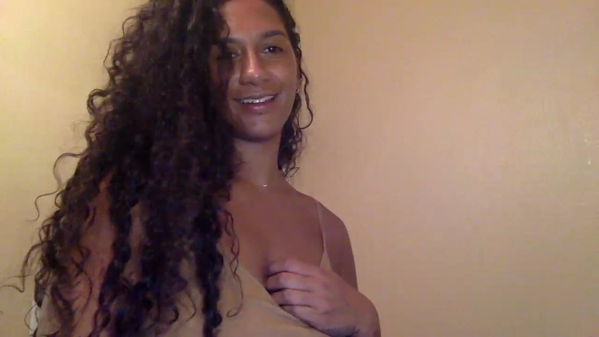 Gallery image thumbnail from Juniper_'s myfreecams stream on, 02/25/2024, 09:45 image 5 of 20