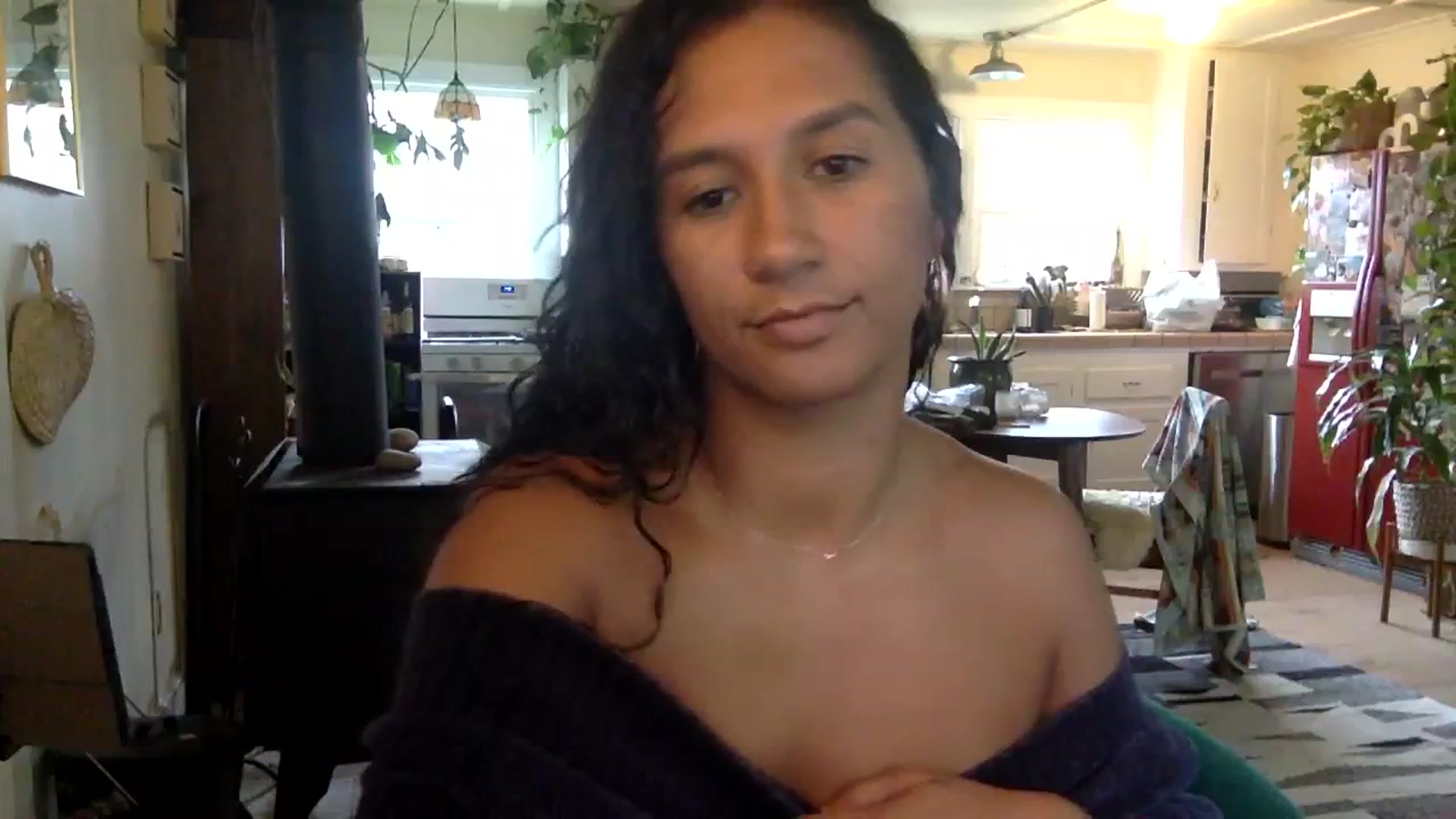 Gallery image thumbnail from Juniper_'s myfreecams stream on, 03/04/2024, 19:45 image 16 of 20
