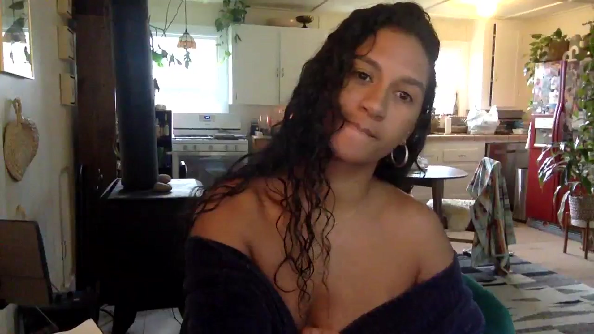 Gallery image thumbnail from Juniper_'s myfreecams stream on, 03/04/2024, 19:45 image 13 of 20