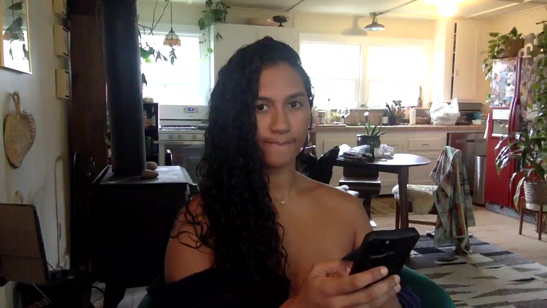 Gallery image thumbnail from Juniper_'s myfreecams stream on, 03/04/2024, 19:45 image 18 of 20