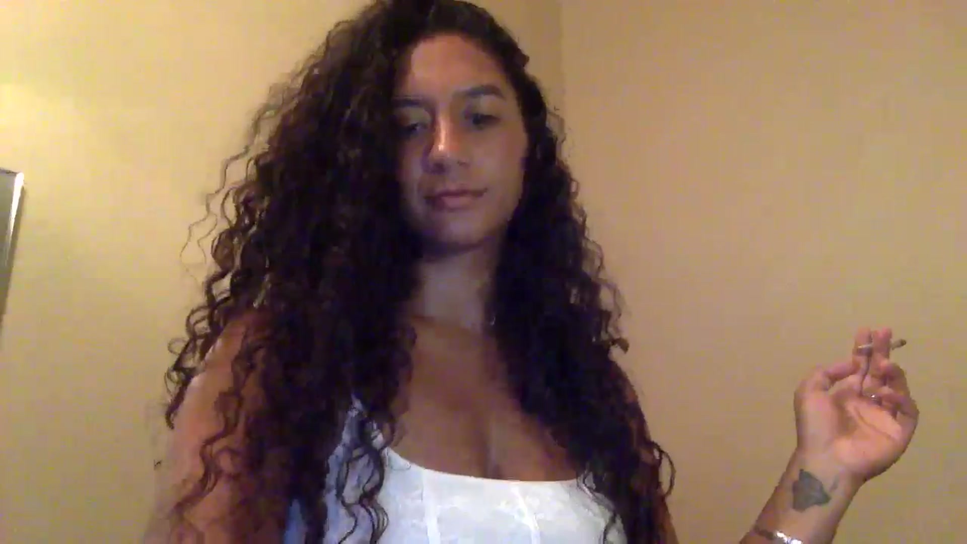 Gallery image thumbnail from Juniper_'s myfreecams stream on, 06/13/2024, 09:50 image 4 of 20