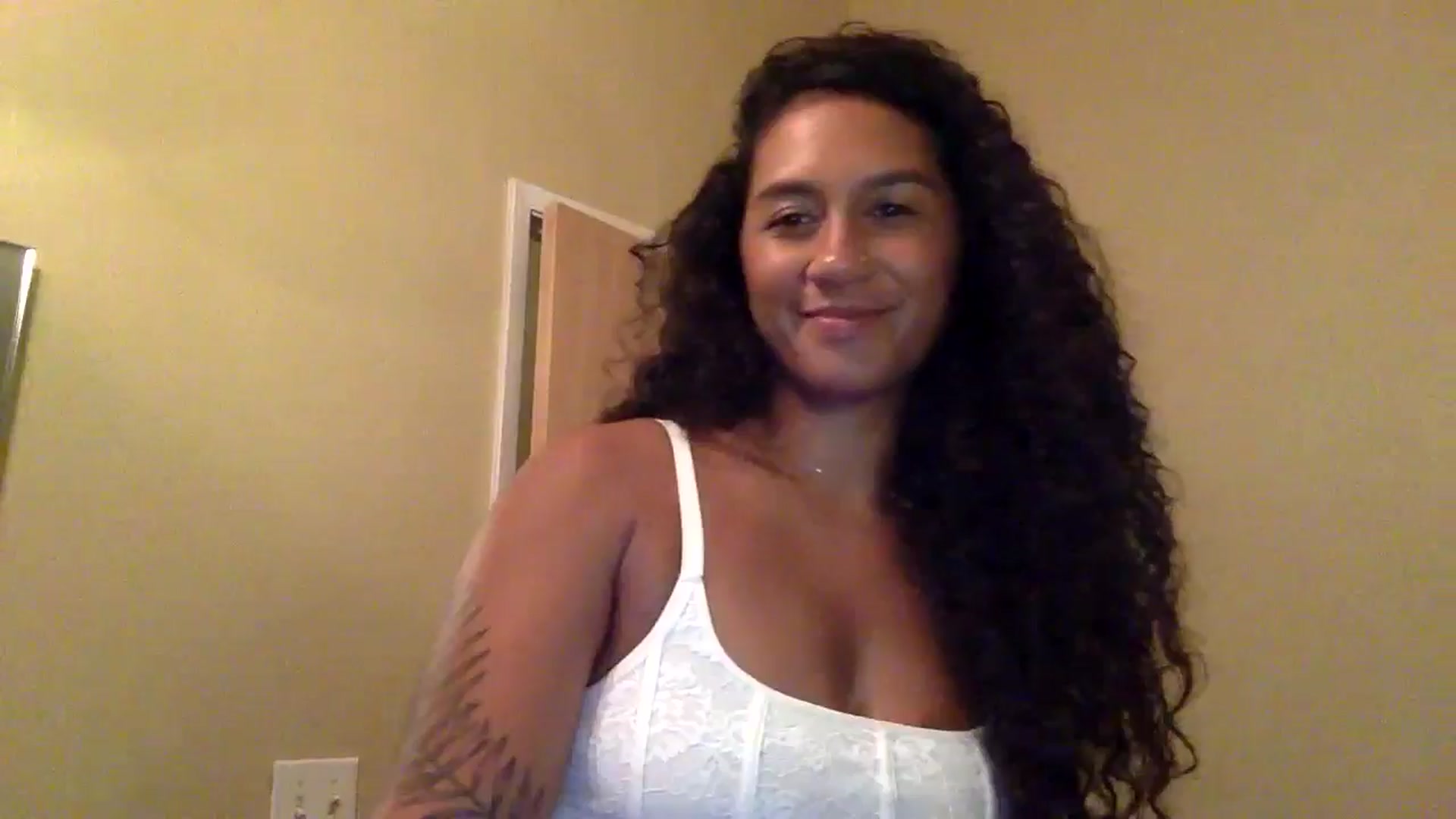 Gallery image thumbnail from Juniper_'s myfreecams stream on, 06/13/2024, 09:50 image 1 of 20