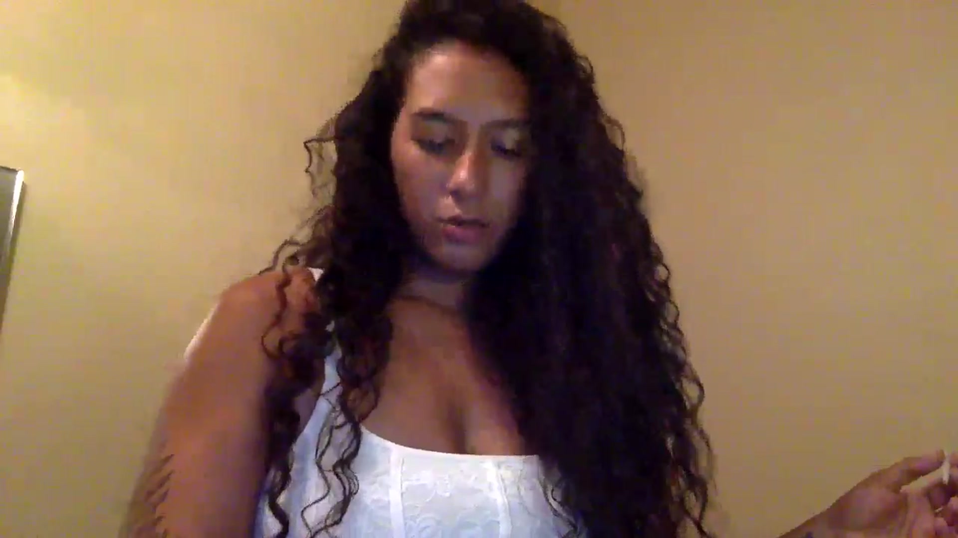 Gallery image thumbnail from Juniper_'s myfreecams stream on, 06/13/2024, 09:50 image 3 of 20