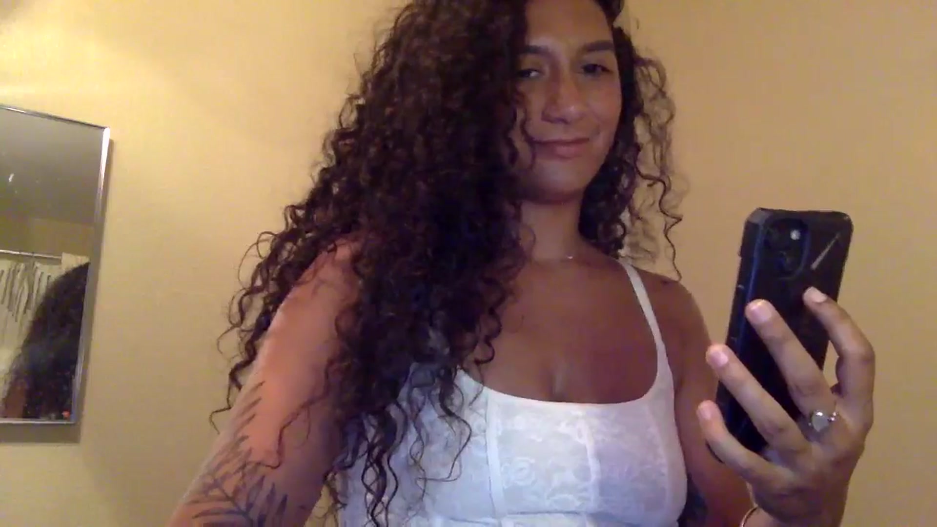 Gallery image thumbnail from Juniper_'s myfreecams stream on, 06/13/2024, 10:47 image 8 of 20