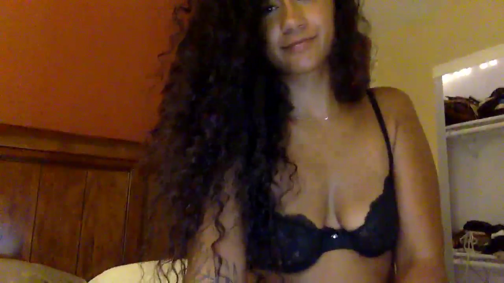 Gallery image thumbnail from Juniper_'s myfreecams stream on, 06/21/2024, 09:20 image 15 of 20