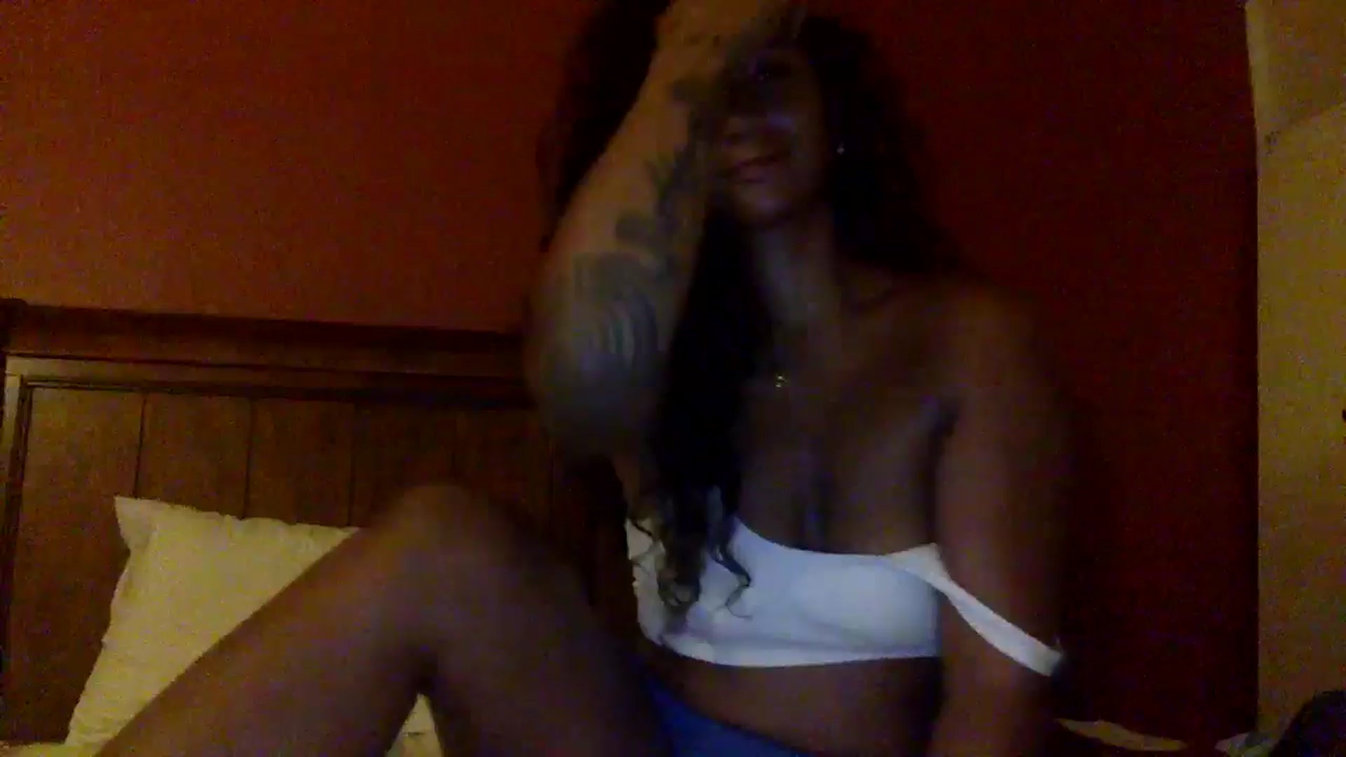 Gallery image thumbnail from Juniper_'s myfreecams stream on, 07/22/2024, 08:41 image 16 of 20