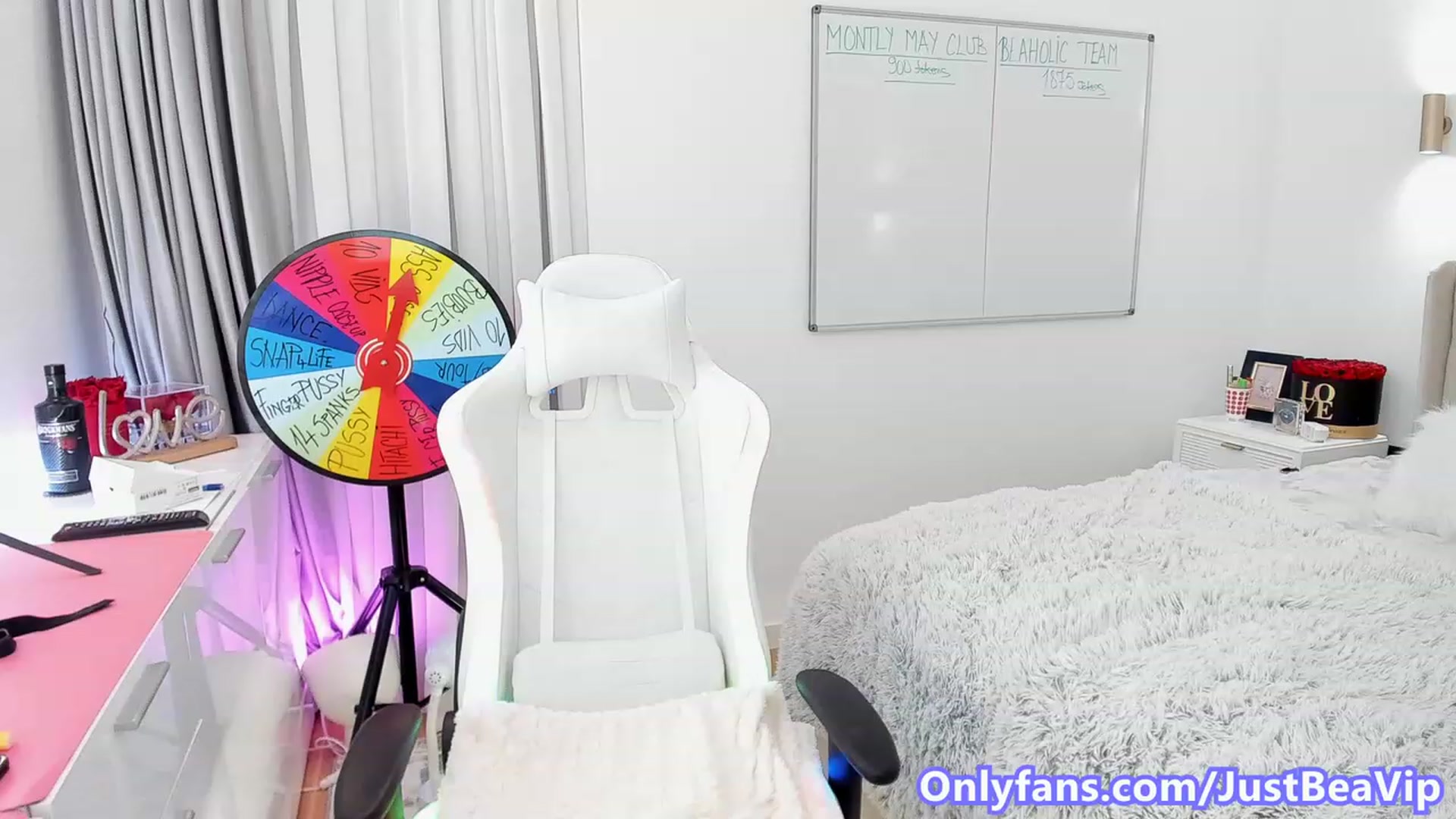 Gallery image thumbnail from JustBea's myfreecams stream on, 05/05/2023, 22:21 image 14 of 20