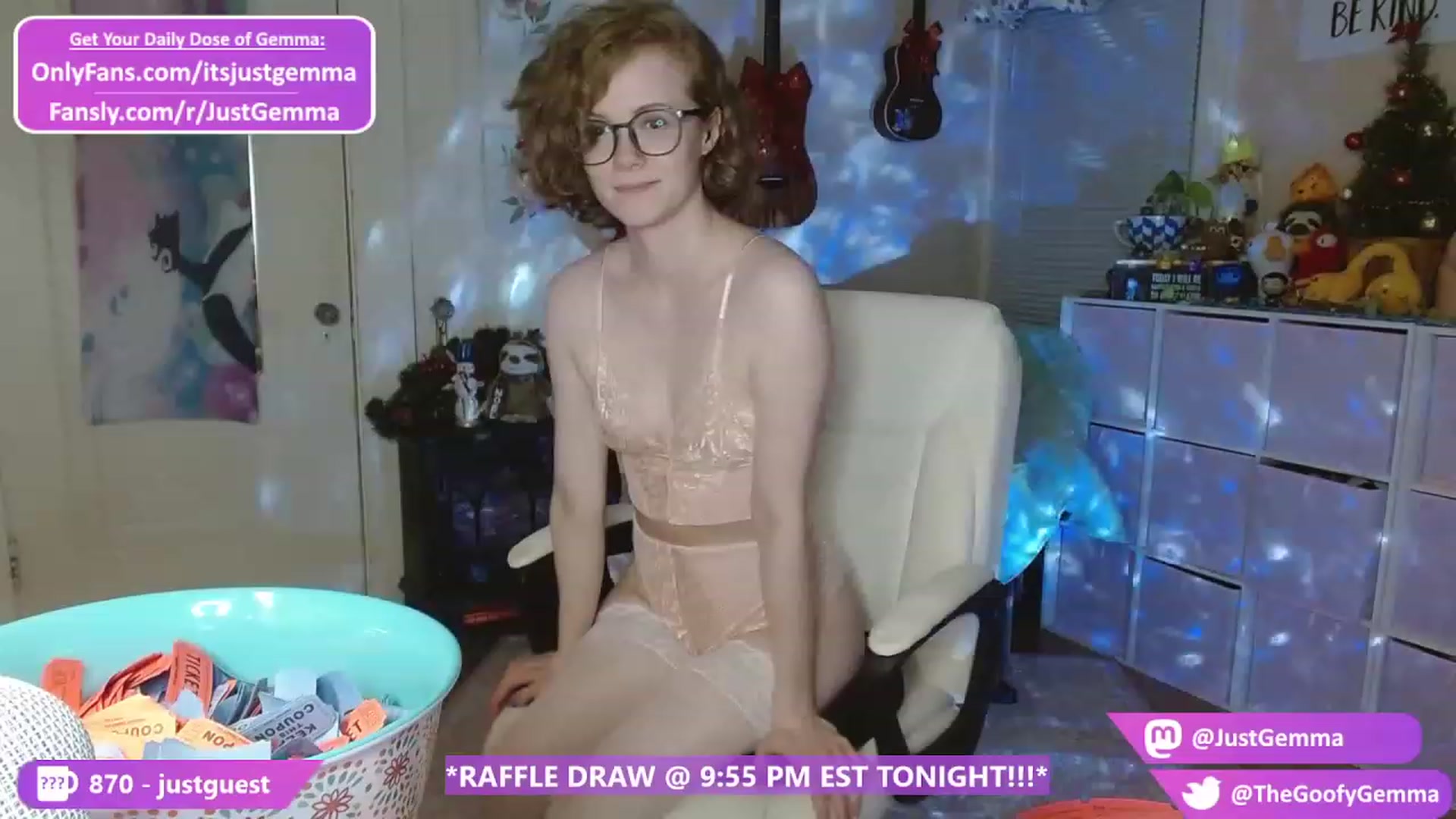Gallery image thumbnail from JustGemma's myfreecams stream on, 11/29/2022, 03:11 image 8 of 20