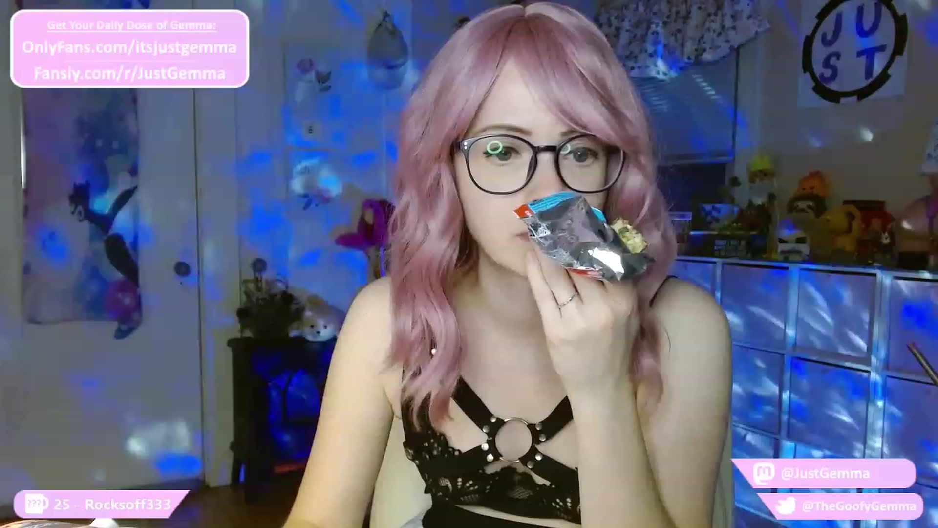 Gallery image thumbnail from JustGemma's myfreecams stream on, 10/21/2023, 02:04 image 7 of 20
