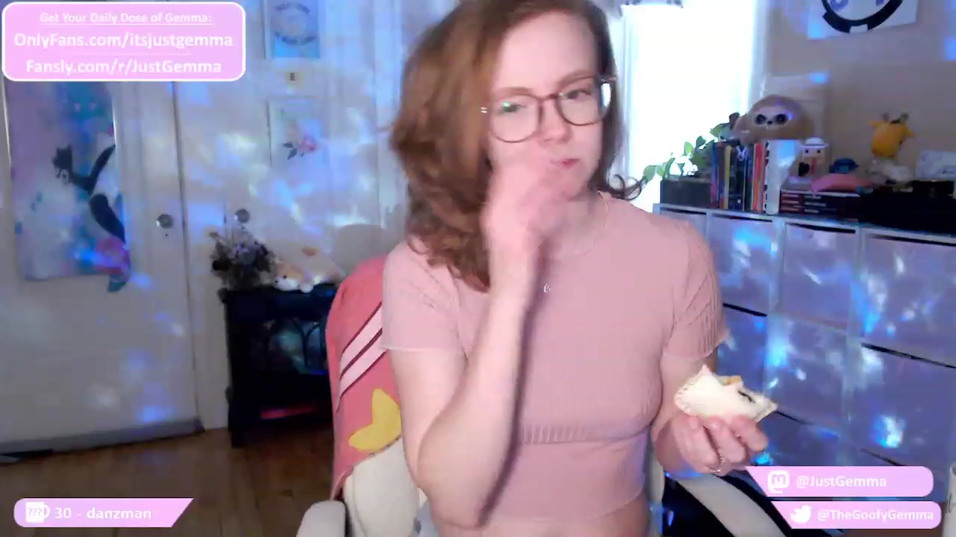 Gallery image thumbnail from JustGemma's myfreecams stream on, 01/23/2024, 17:03 image 13 of 20
