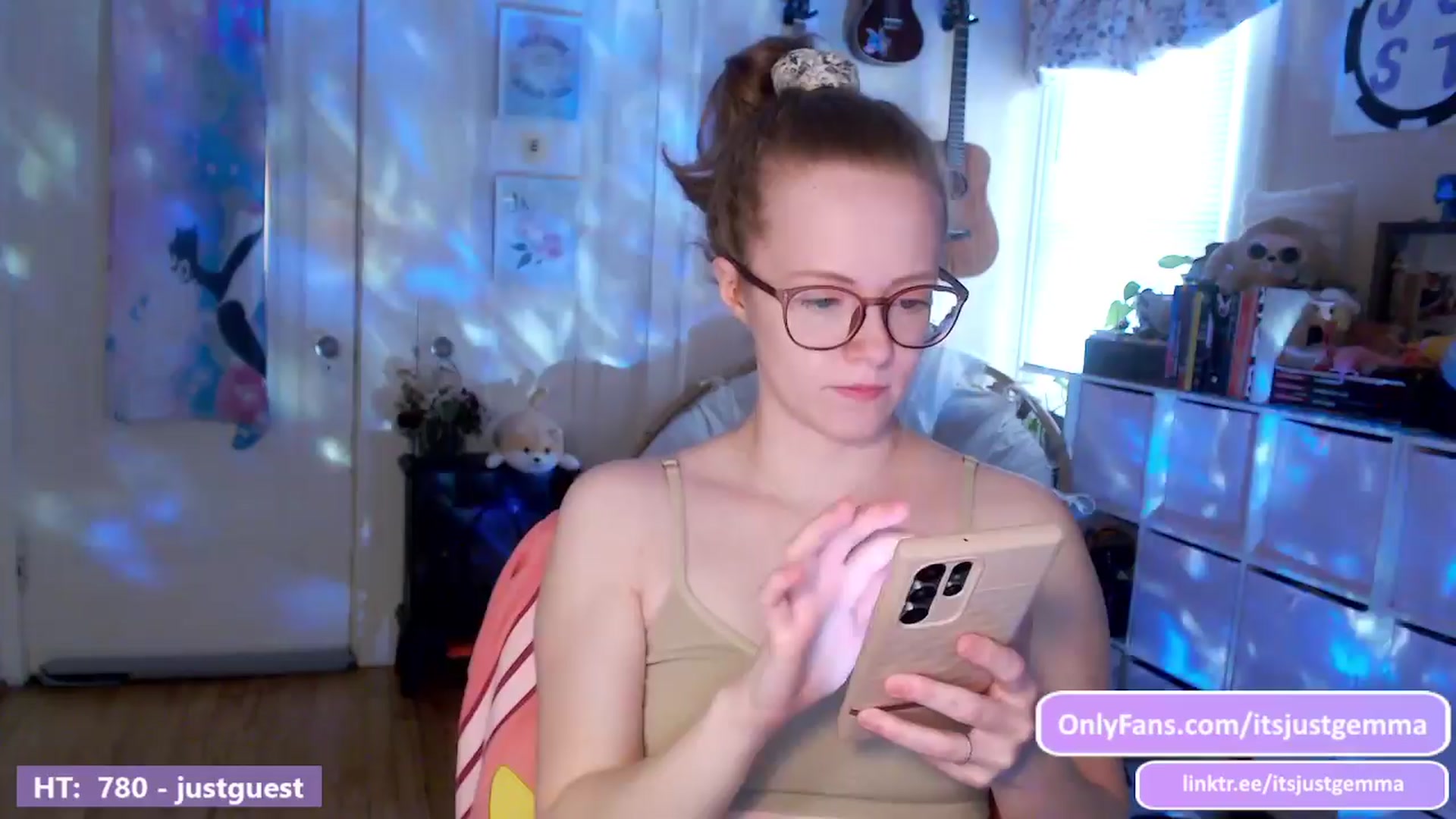 Gallery image thumbnail from JustGemma's myfreecams stream on, 04/02/2024, 17:03 image 11 of 20