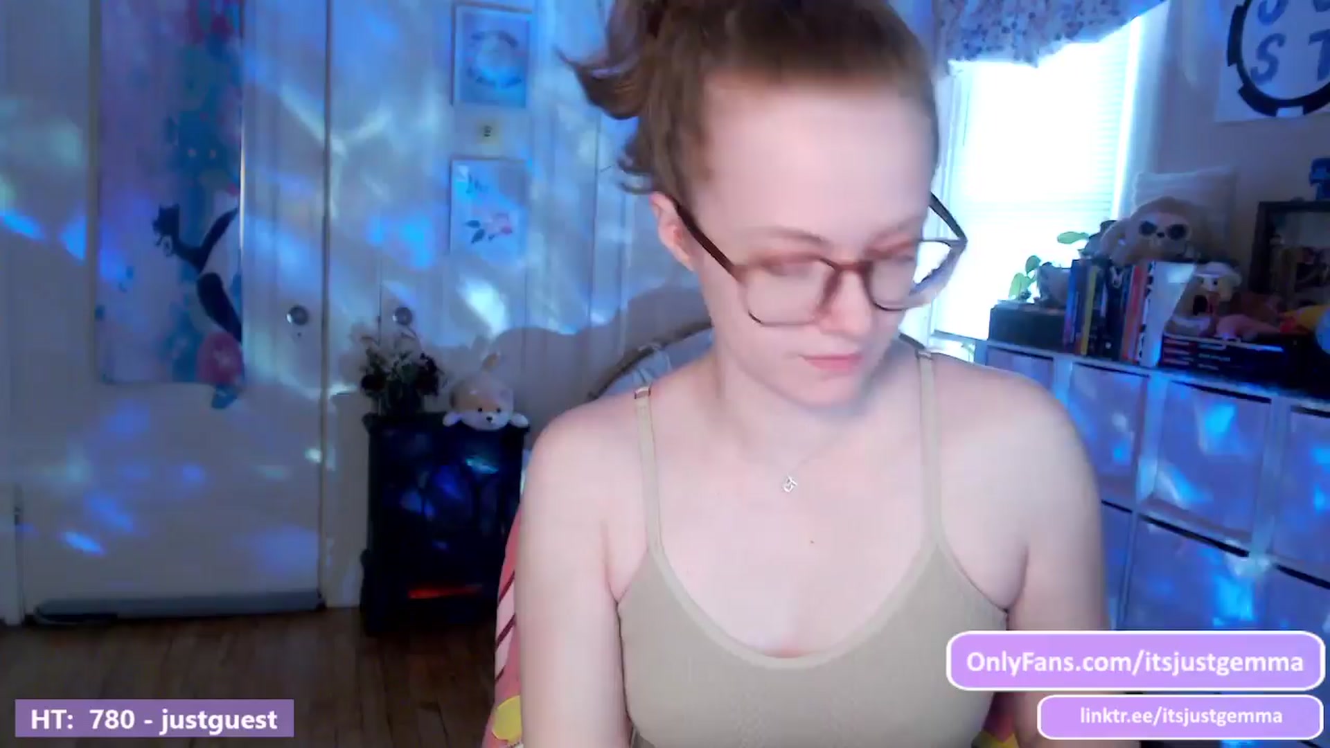 Gallery image thumbnail from JustGemma's myfreecams stream on, 04/02/2024, 17:03 image 10 of 20