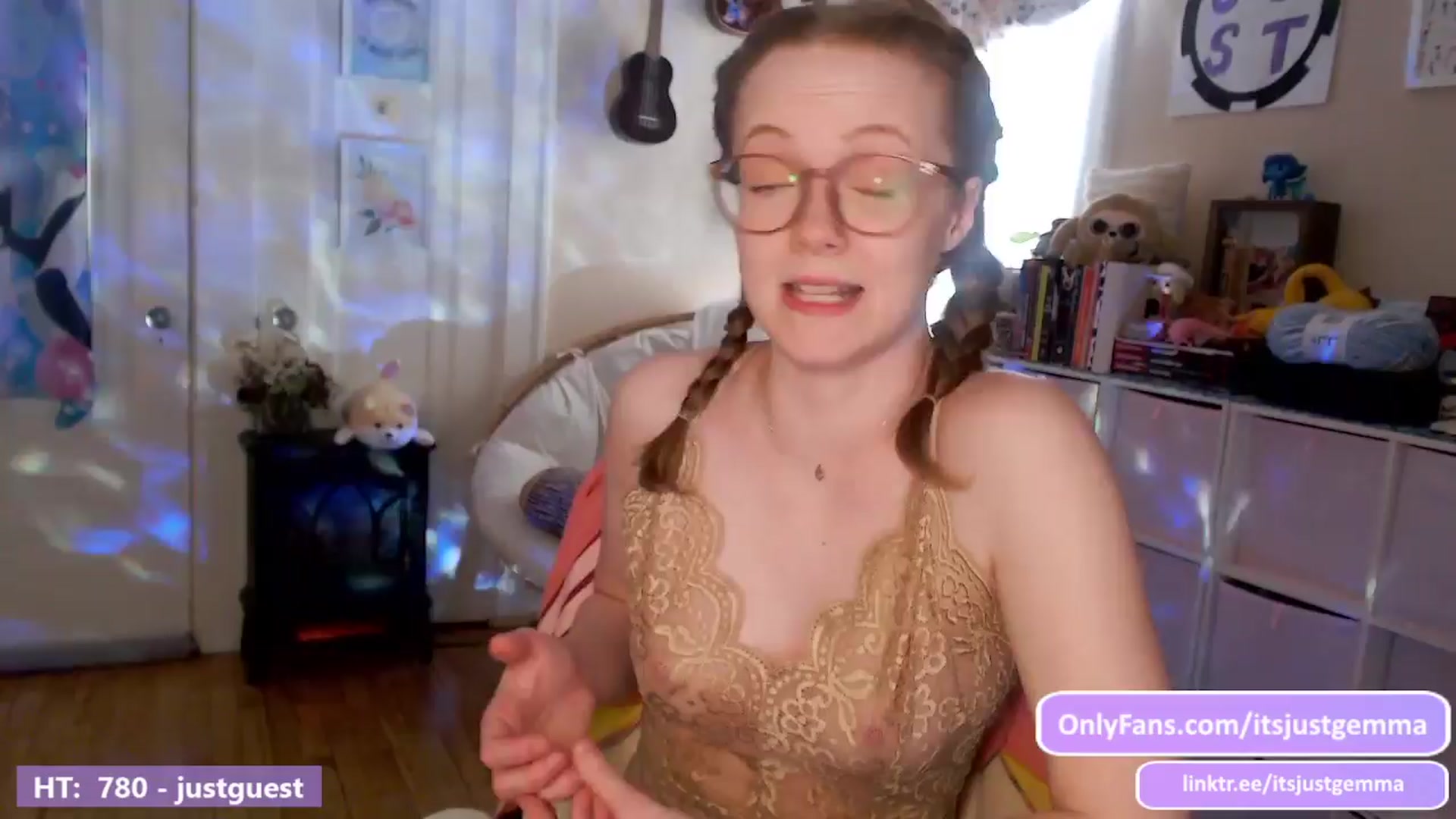 Gallery image thumbnail from JustGemma's myfreecams stream on, 04/03/2024, 17:03 image 9 of 20