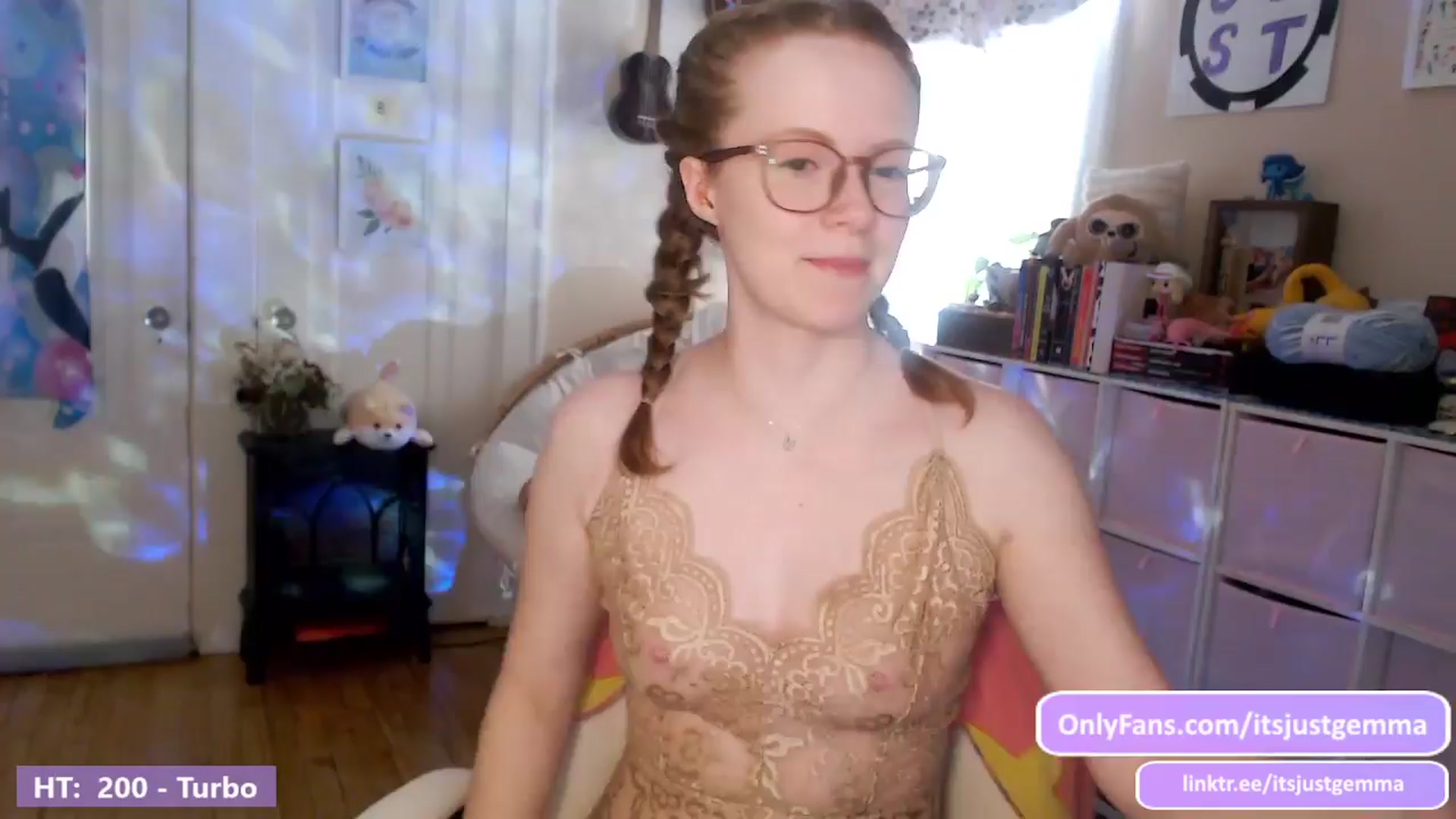 Gallery image thumbnail from JustGemma's myfreecams stream on, 04/03/2024, 17:03 image 4 of 20