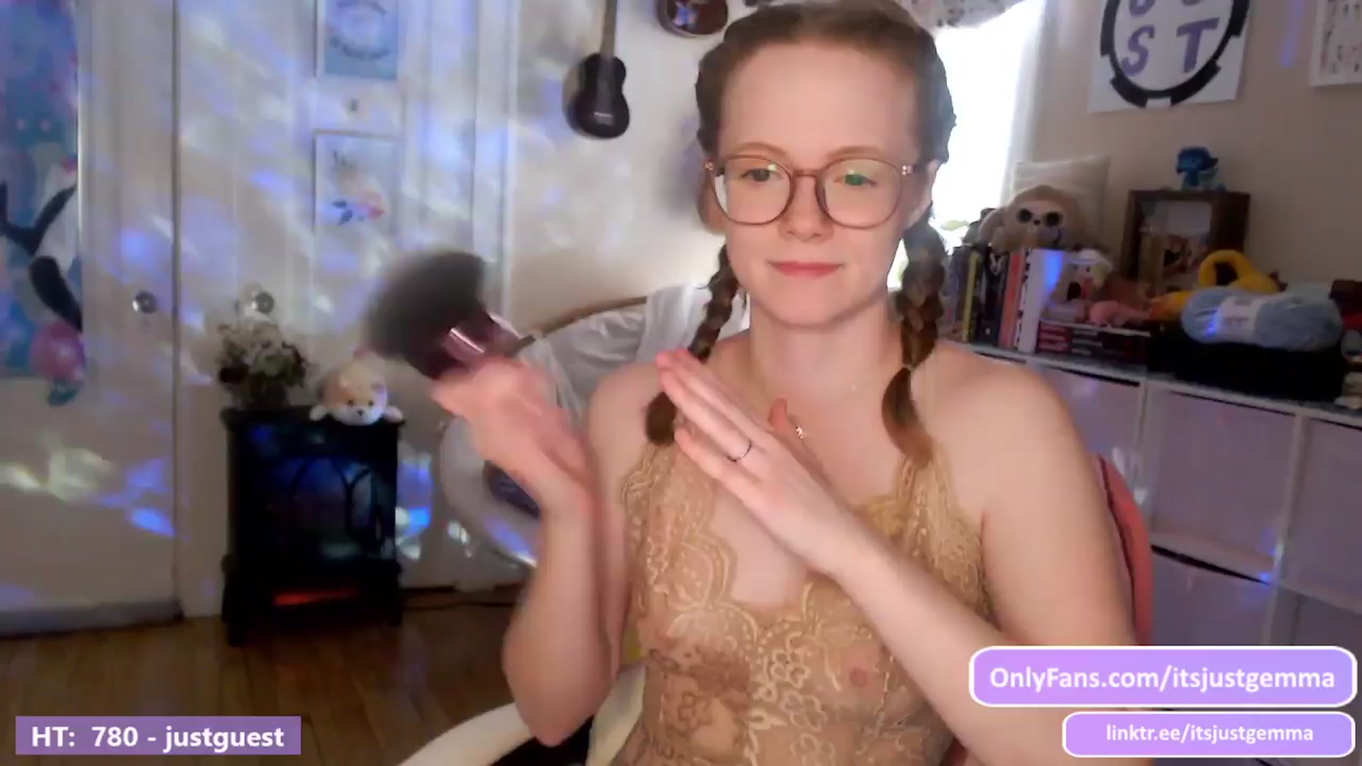 Gallery image thumbnail from JustGemma's myfreecams stream on, 04/03/2024, 17:03 image 15 of 20
