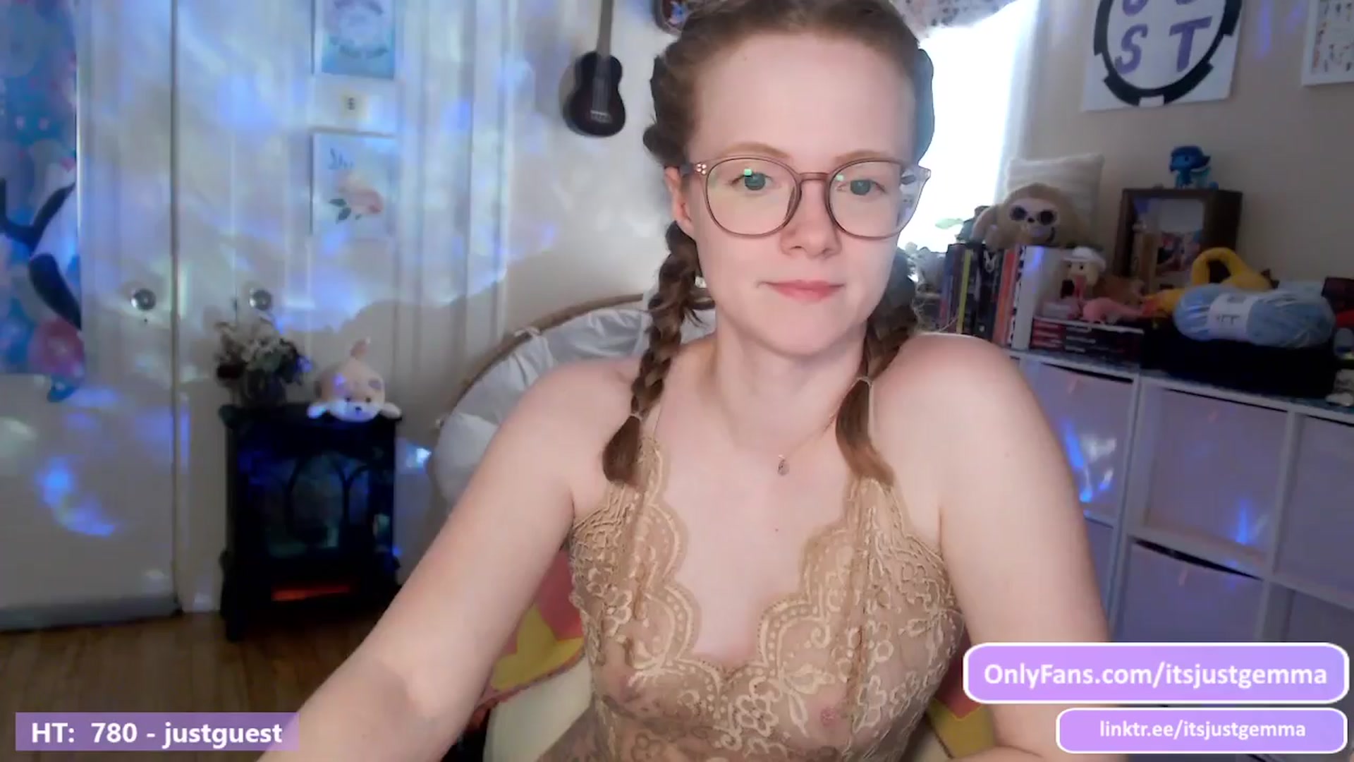 Gallery image thumbnail from JustGemma's myfreecams stream on, 04/03/2024, 17:03 image 17 of 20