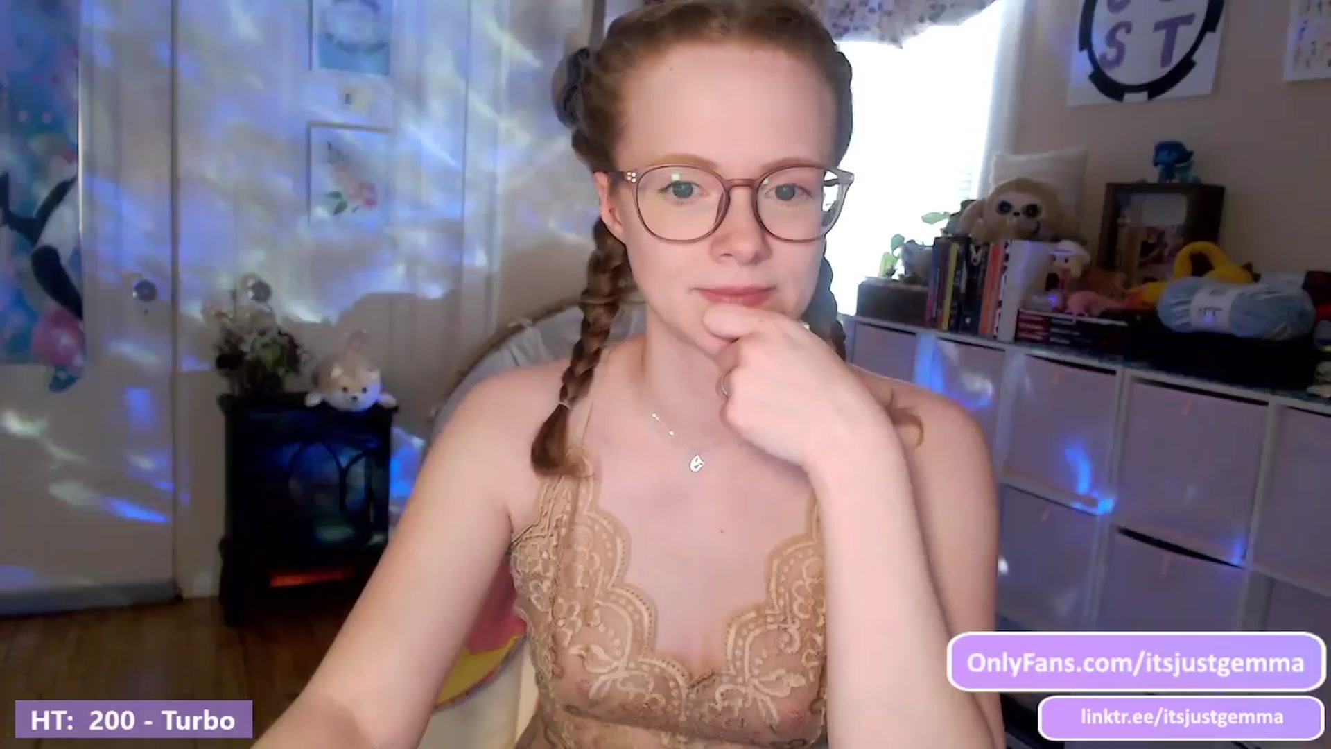 Gallery image thumbnail from JustGemma's myfreecams stream on, 04/03/2024, 17:03 image 3 of 20