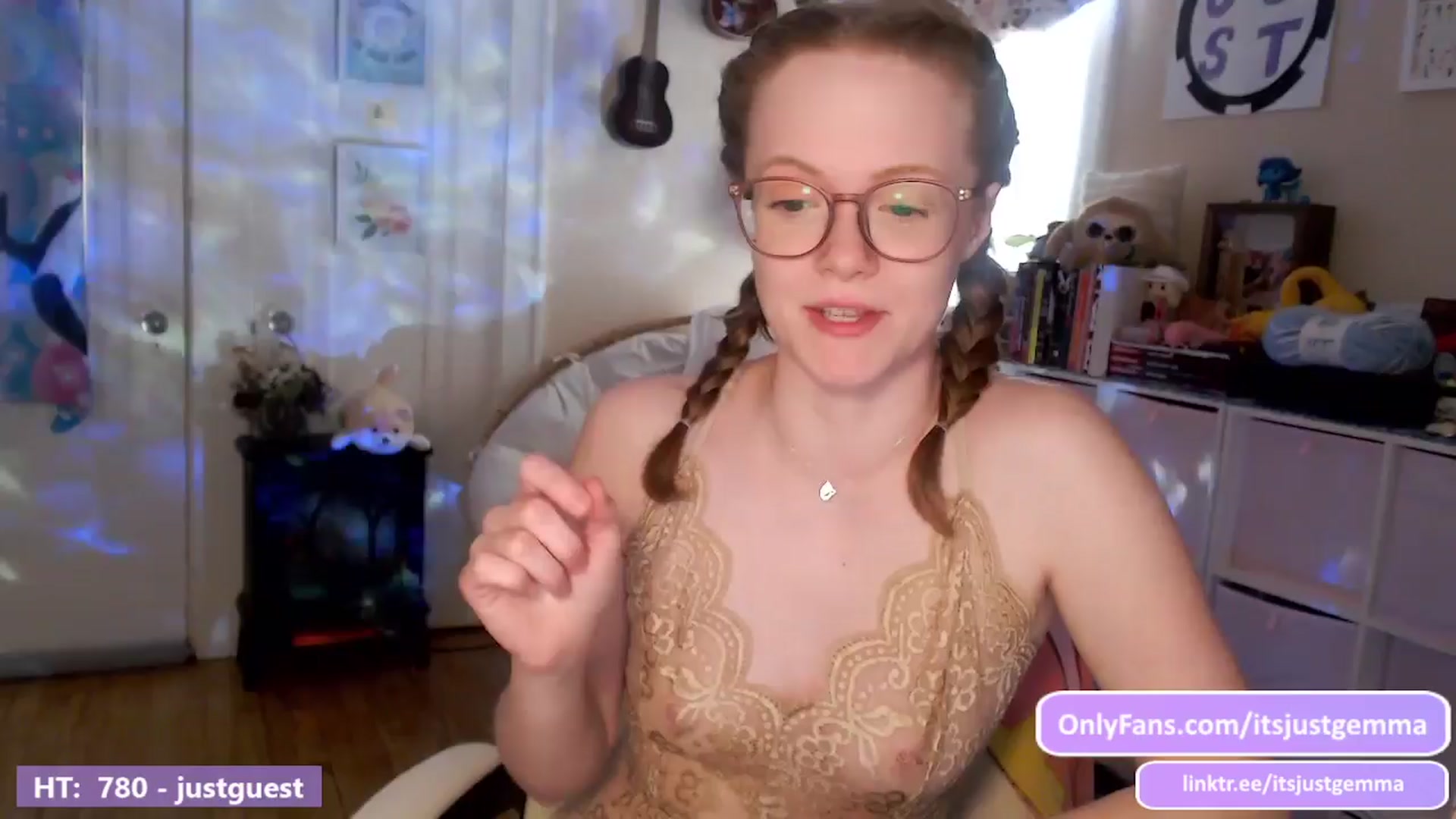 Gallery image thumbnail from JustGemma's myfreecams stream on, 04/03/2024, 17:03 image 16 of 20