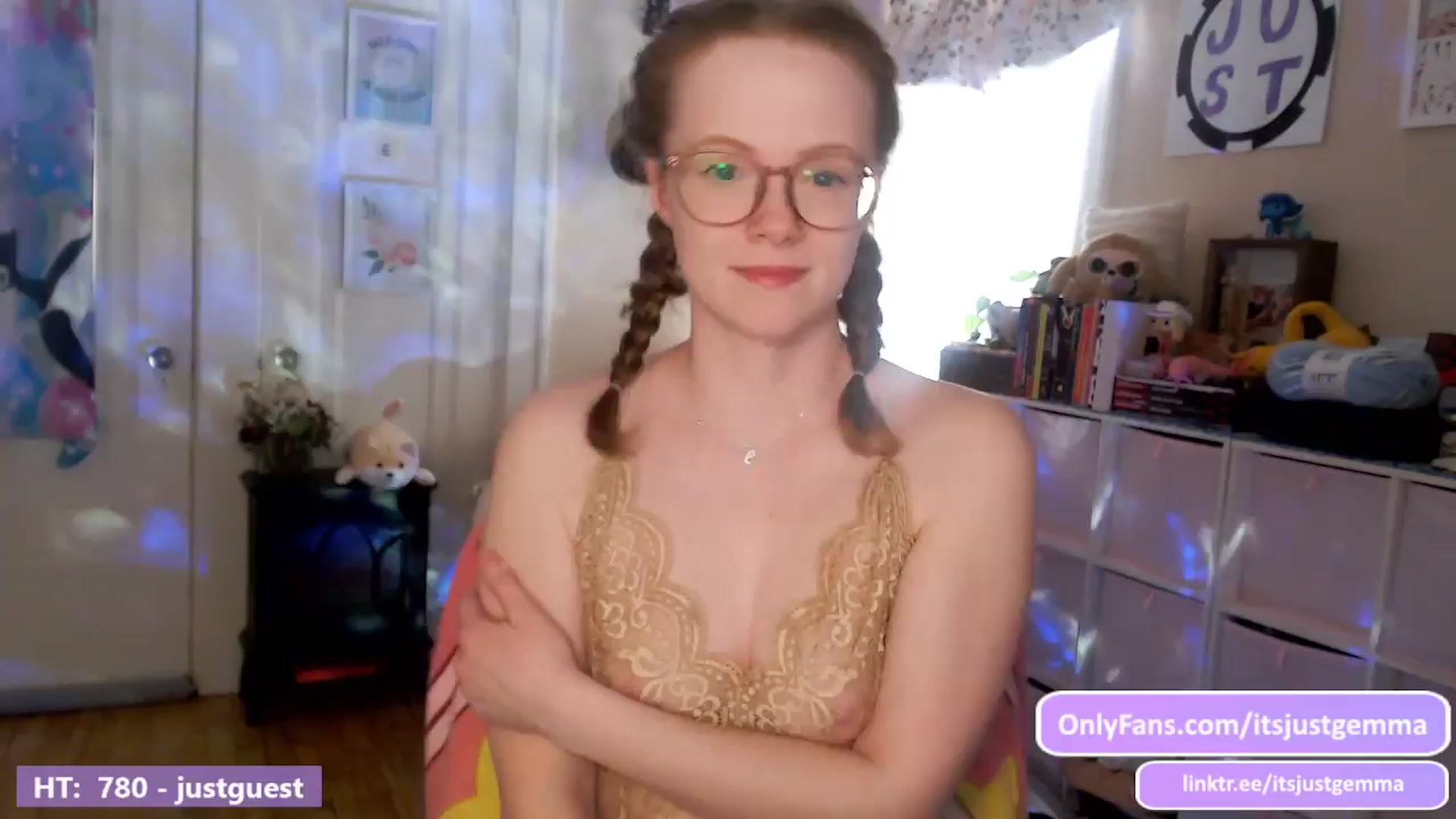 Gallery image thumbnail from JustGemma's myfreecams stream on, 04/03/2024, 17:03 image 11 of 20