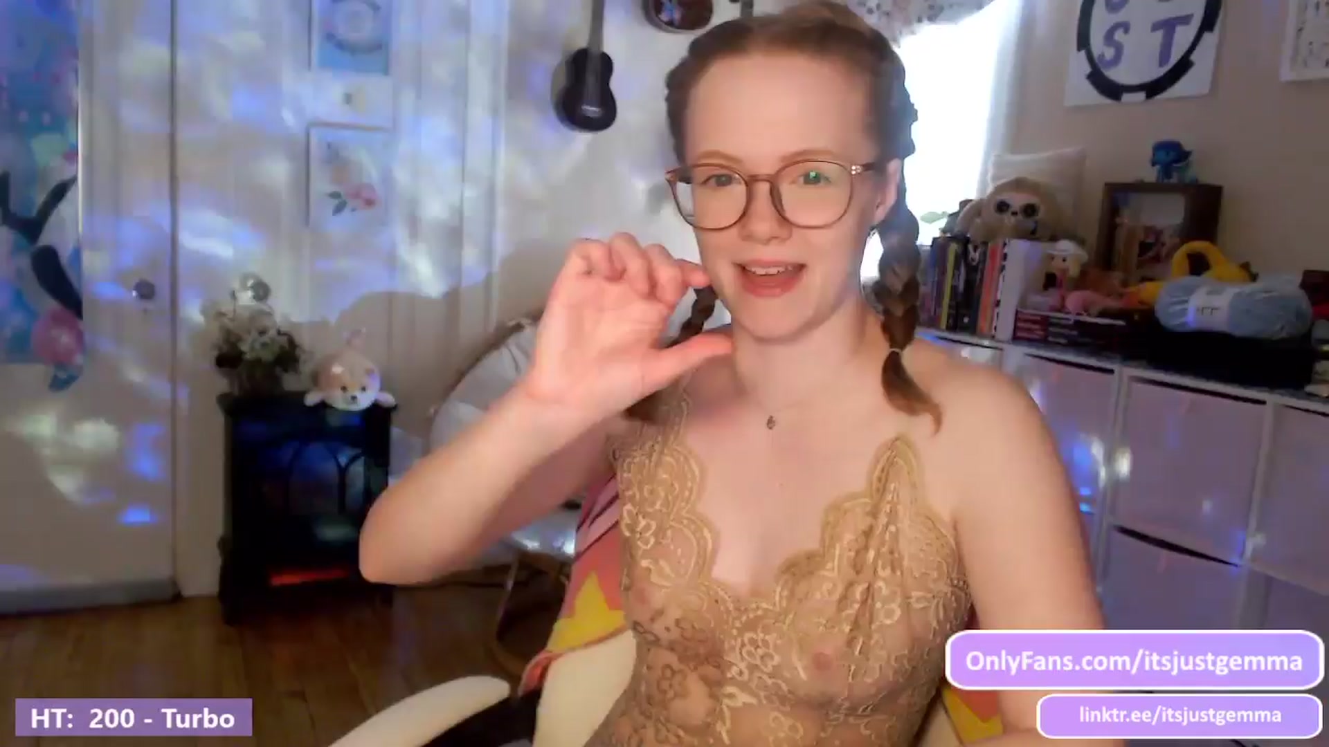 Gallery image thumbnail from JustGemma's myfreecams stream on, 04/03/2024, 17:03 image 5 of 20