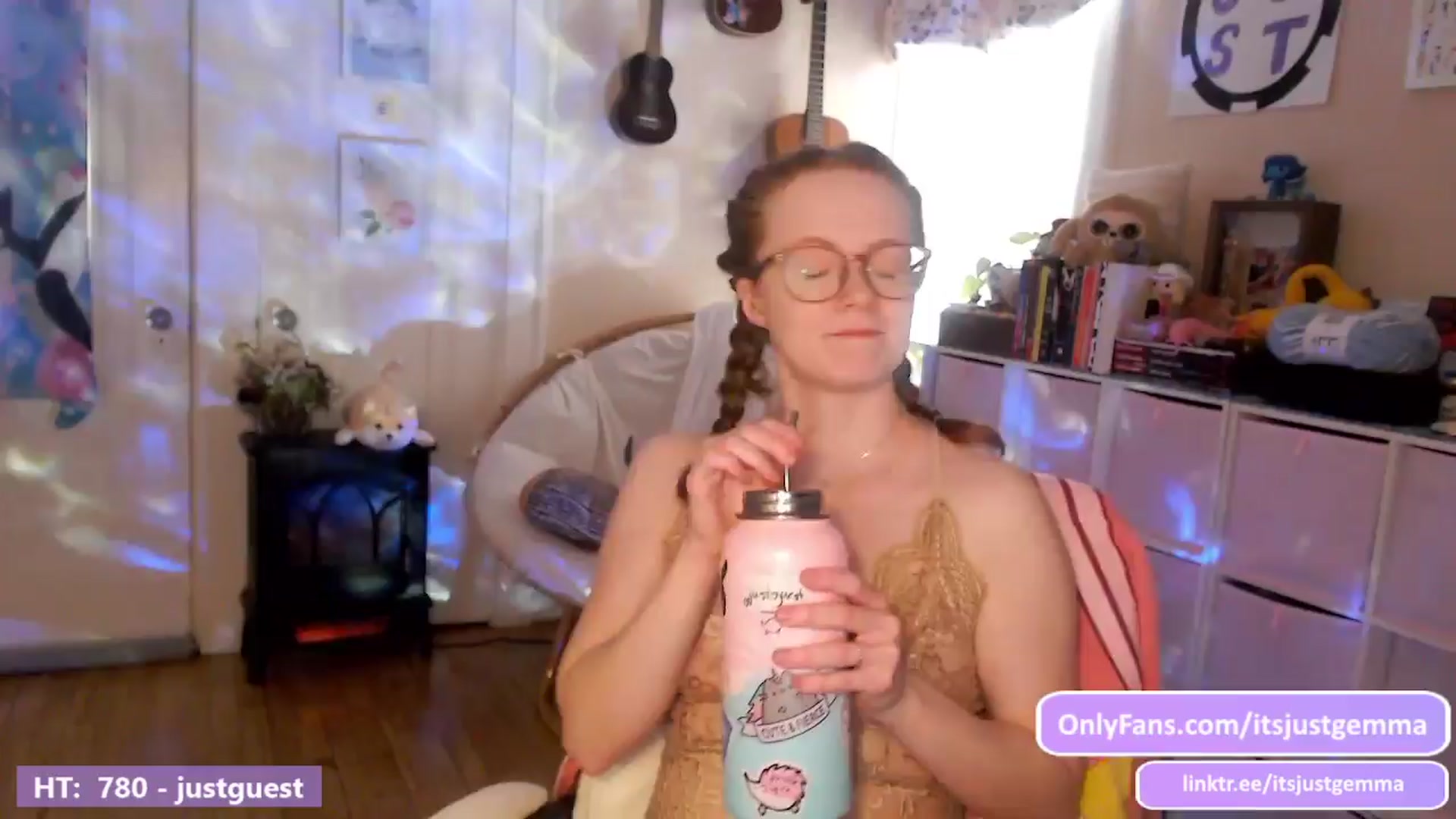 Gallery image thumbnail from JustGemma's myfreecams stream on, 04/03/2024, 17:03 image 6 of 20