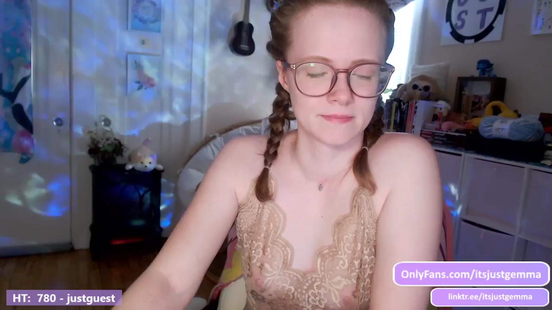Gallery image thumbnail from JustGemma's myfreecams stream on, 04/03/2024, 17:03 image 13 of 20