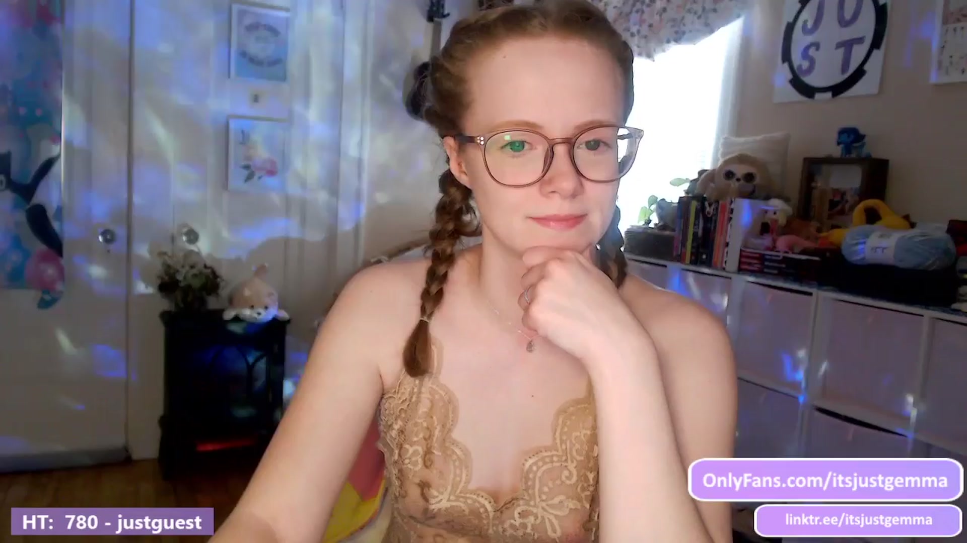 Gallery image thumbnail from JustGemma's myfreecams stream on, 04/03/2024, 17:03 image 12 of 20