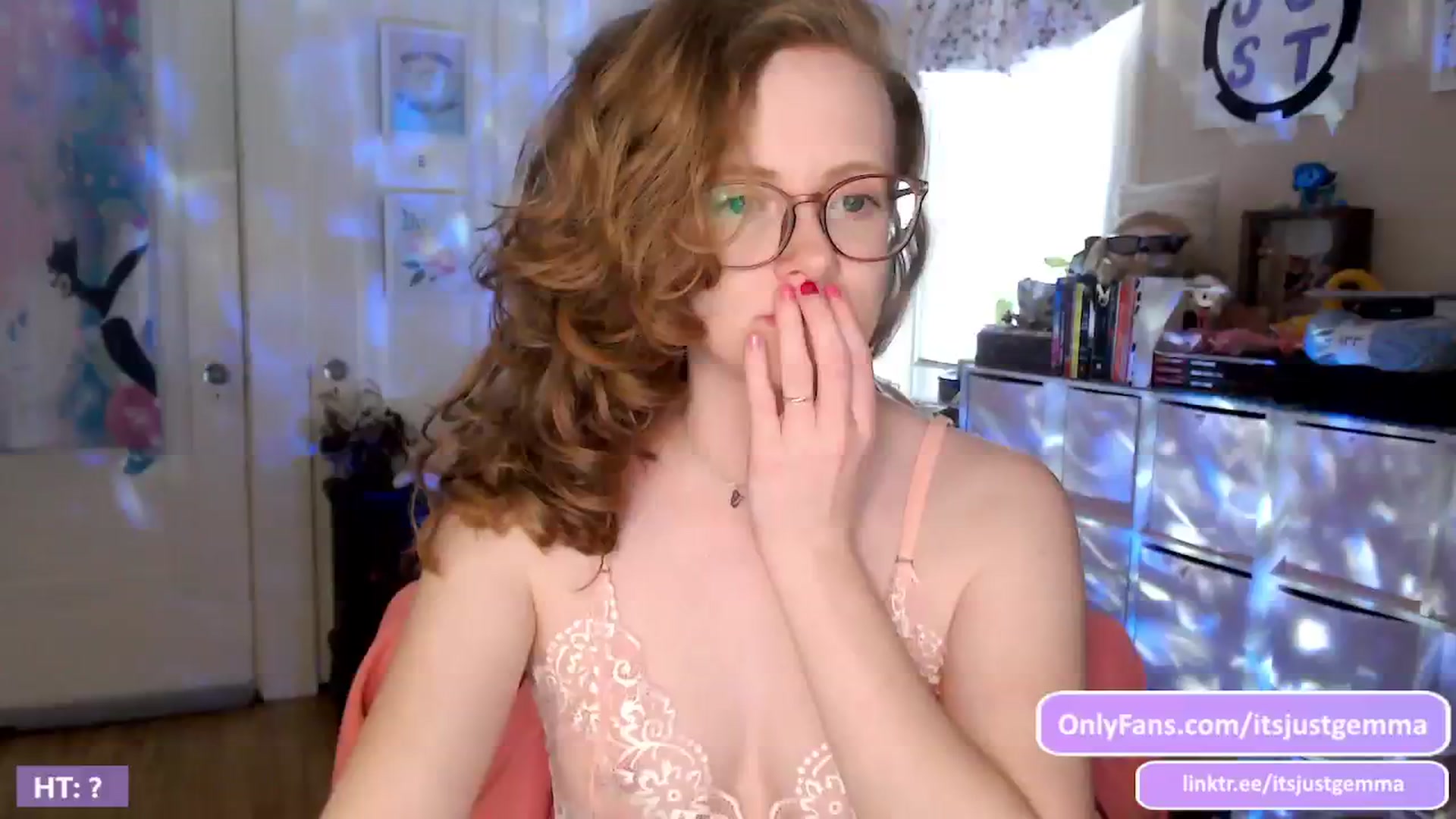 Gallery image thumbnail from JustGemma's myfreecams stream on, 05/21/2024, 16:16 image 6 of 20