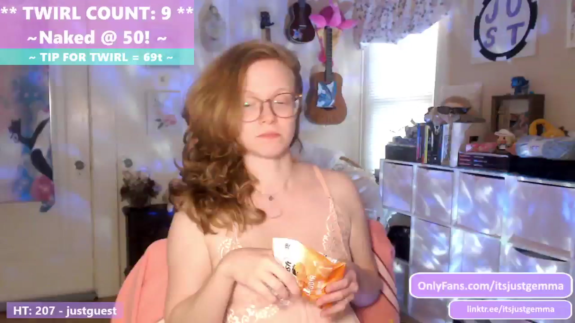 Gallery image thumbnail from JustGemma's myfreecams stream on, 06/18/2024, 01:27 image 11 of 20