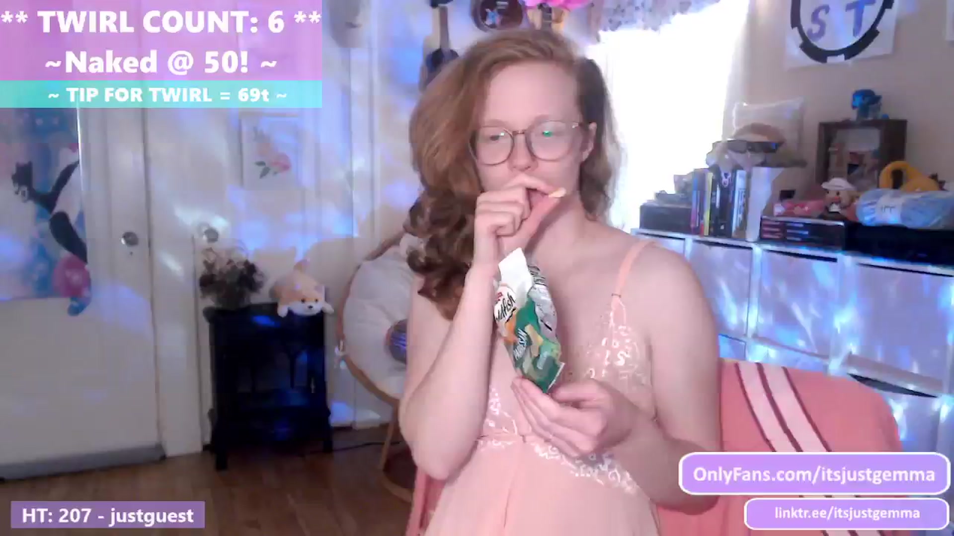 Gallery image thumbnail from JustGemma's myfreecams stream on, 06/18/2024, 01:27 image 6 of 20