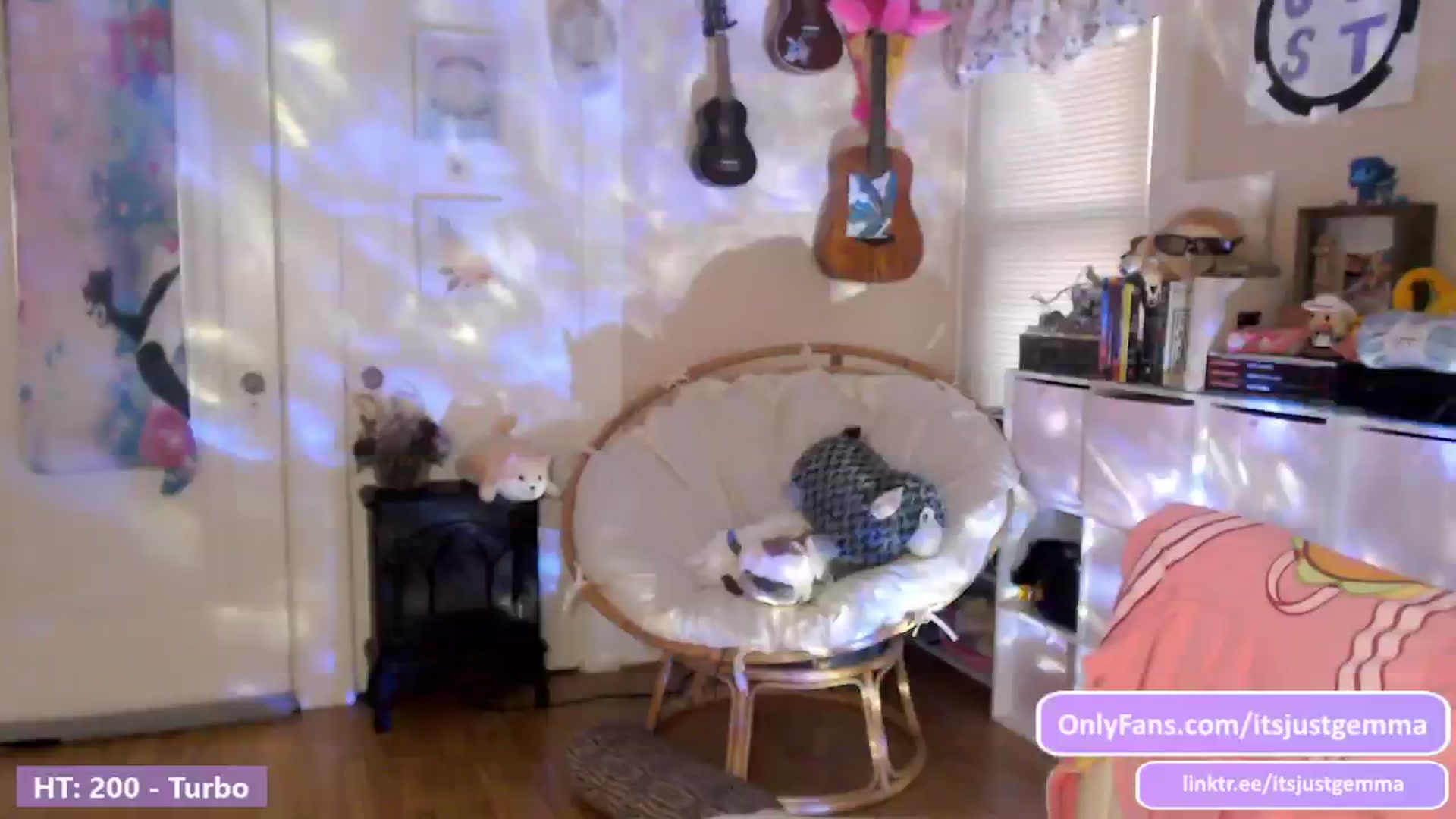 Gallery image thumbnail from JustGemma's myfreecams stream on, 06/19/2024, 02:03 image 13 of 20