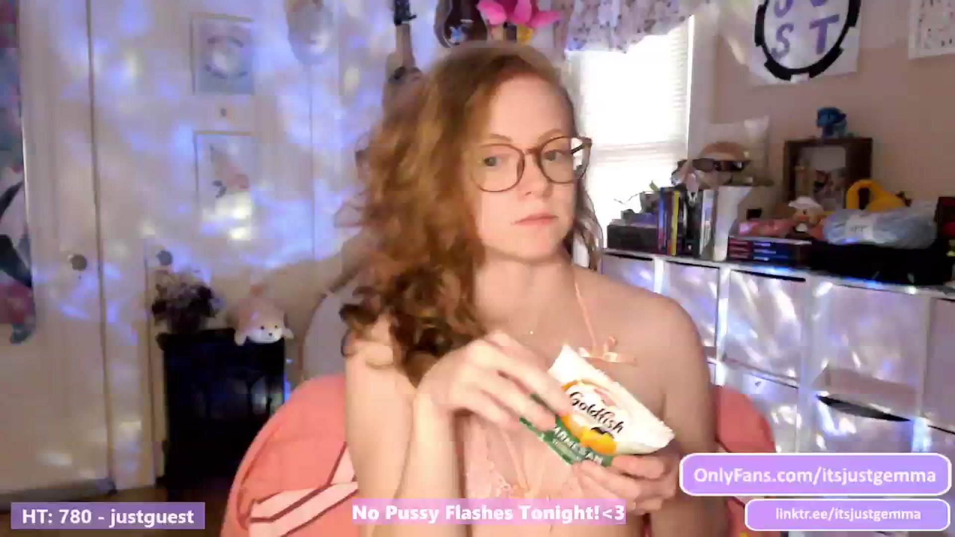 Gallery image thumbnail from JustGemma's myfreecams stream on, 06/26/2024, 02:03 image 8 of 20